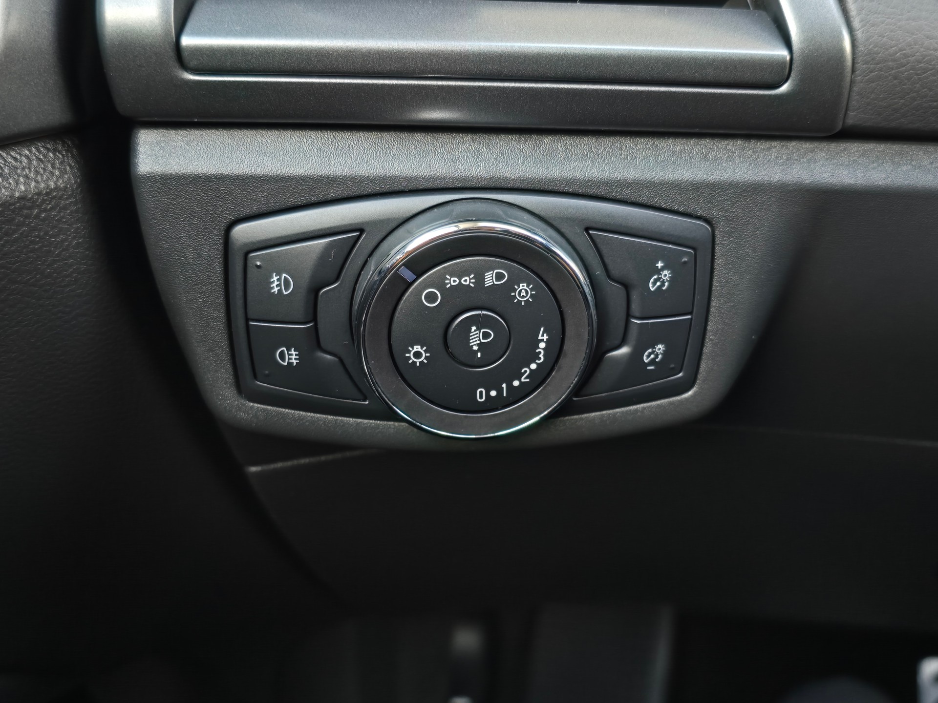 FORD Mondeo 2.0 TDCi Trend PowerShift-image-25