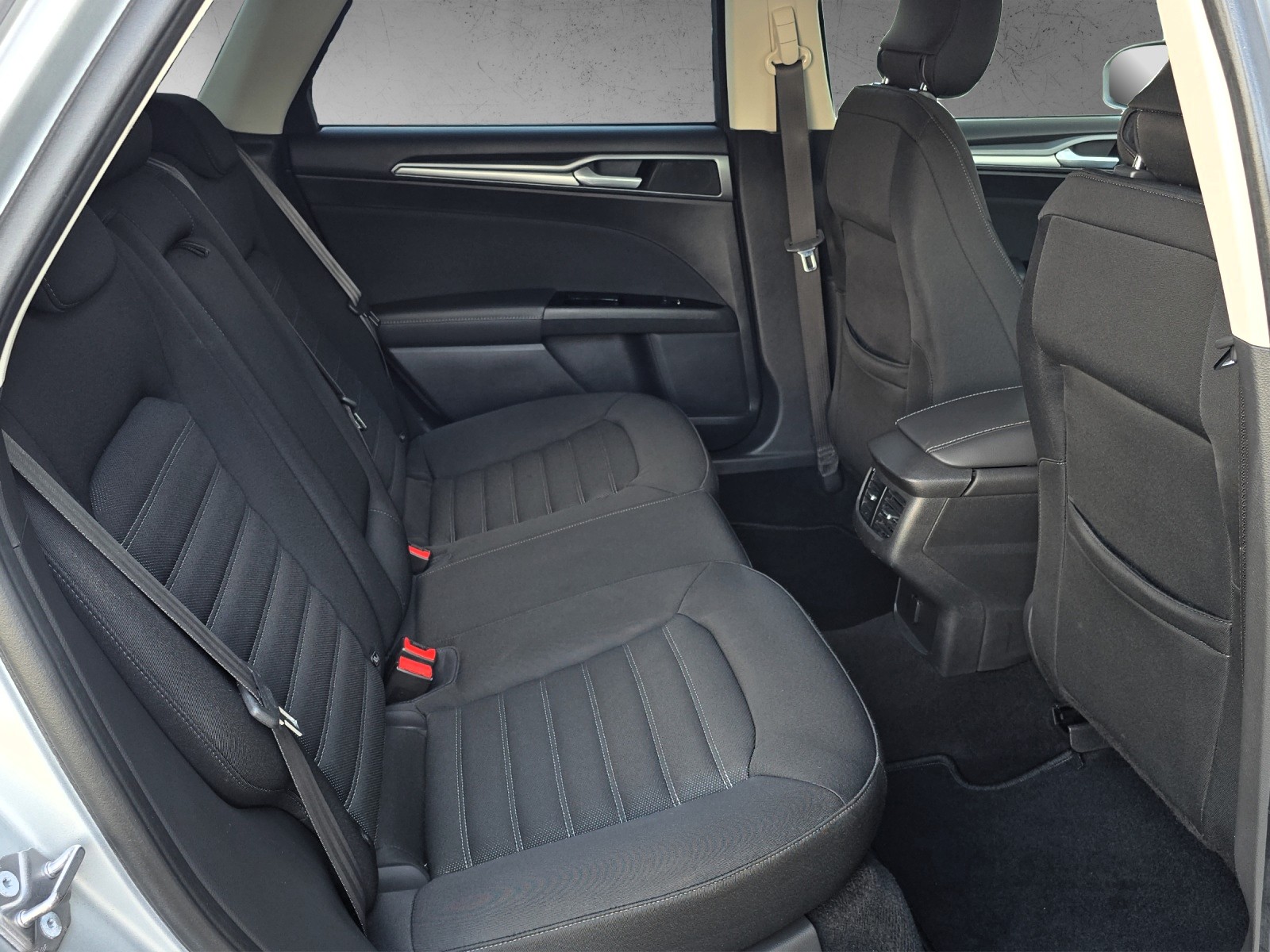 FORD Mondeo 2.0 TDCi Trend PowerShift-image-15