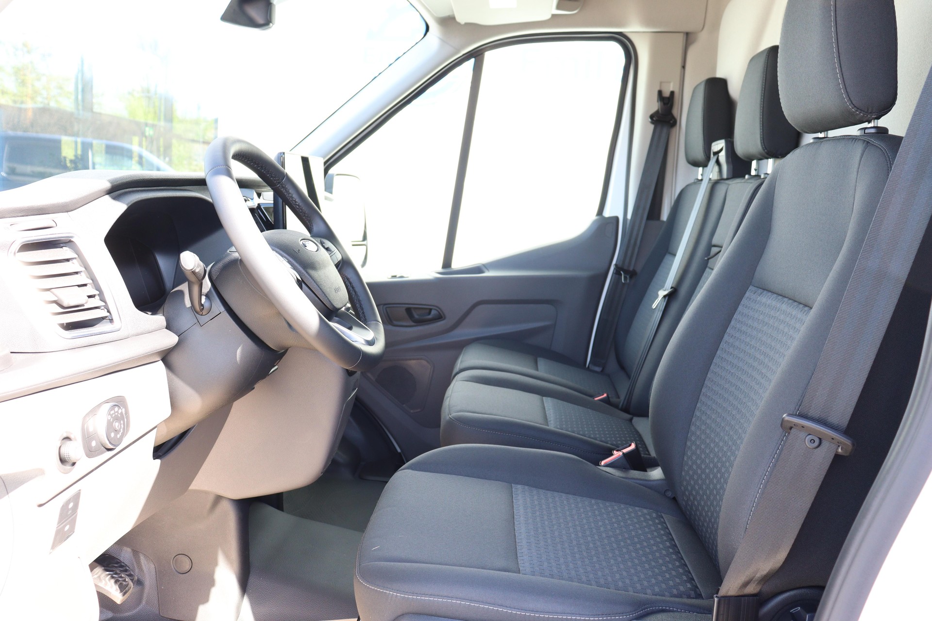 FORD Transit Van 350 L3H2 2.0 EcoBlue 130 Trend-image-2