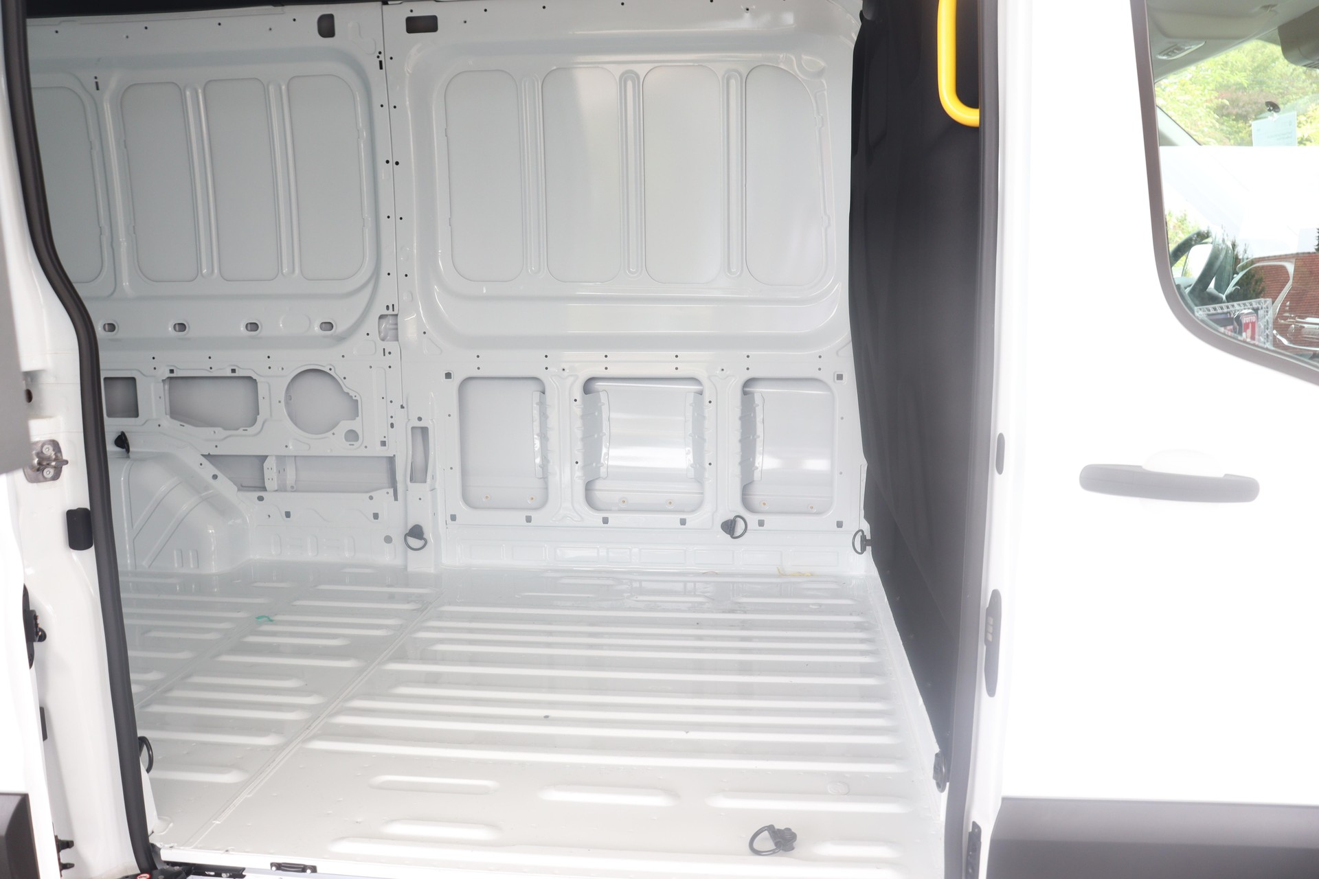 FORD Transit Van 350 L3H2 2.0 EcoBlue 130 Trend-image-12