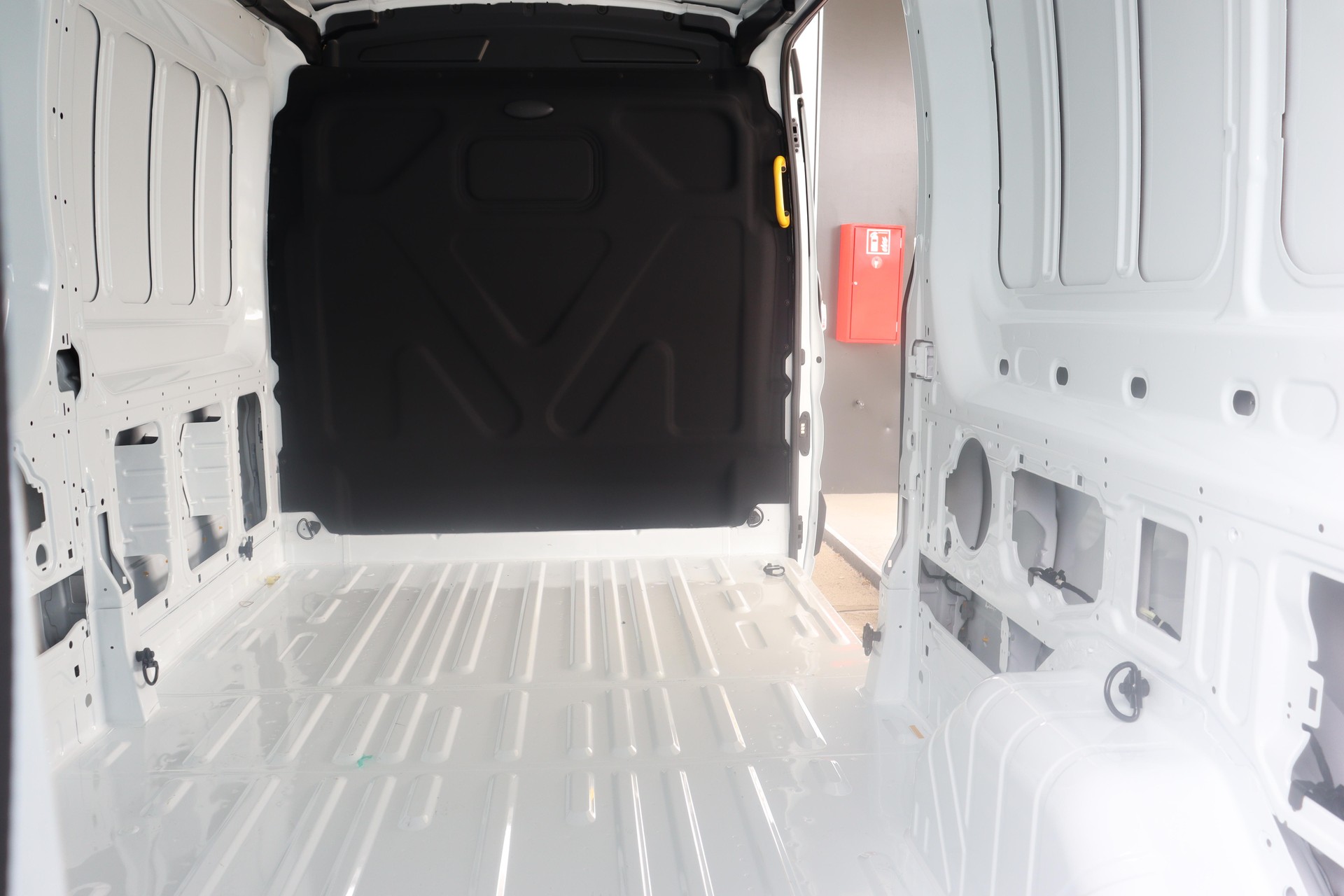 FORD Transit Van 350 L3H2 2.0 EcoBlue 130 Trend-image-10