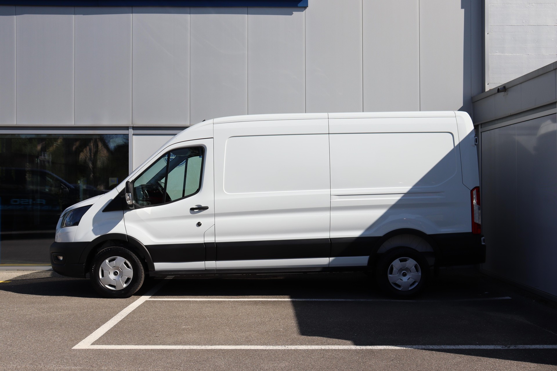 FORD Transit Van 350 L3H2 2.0 EcoBlue 130 Trend-image-3