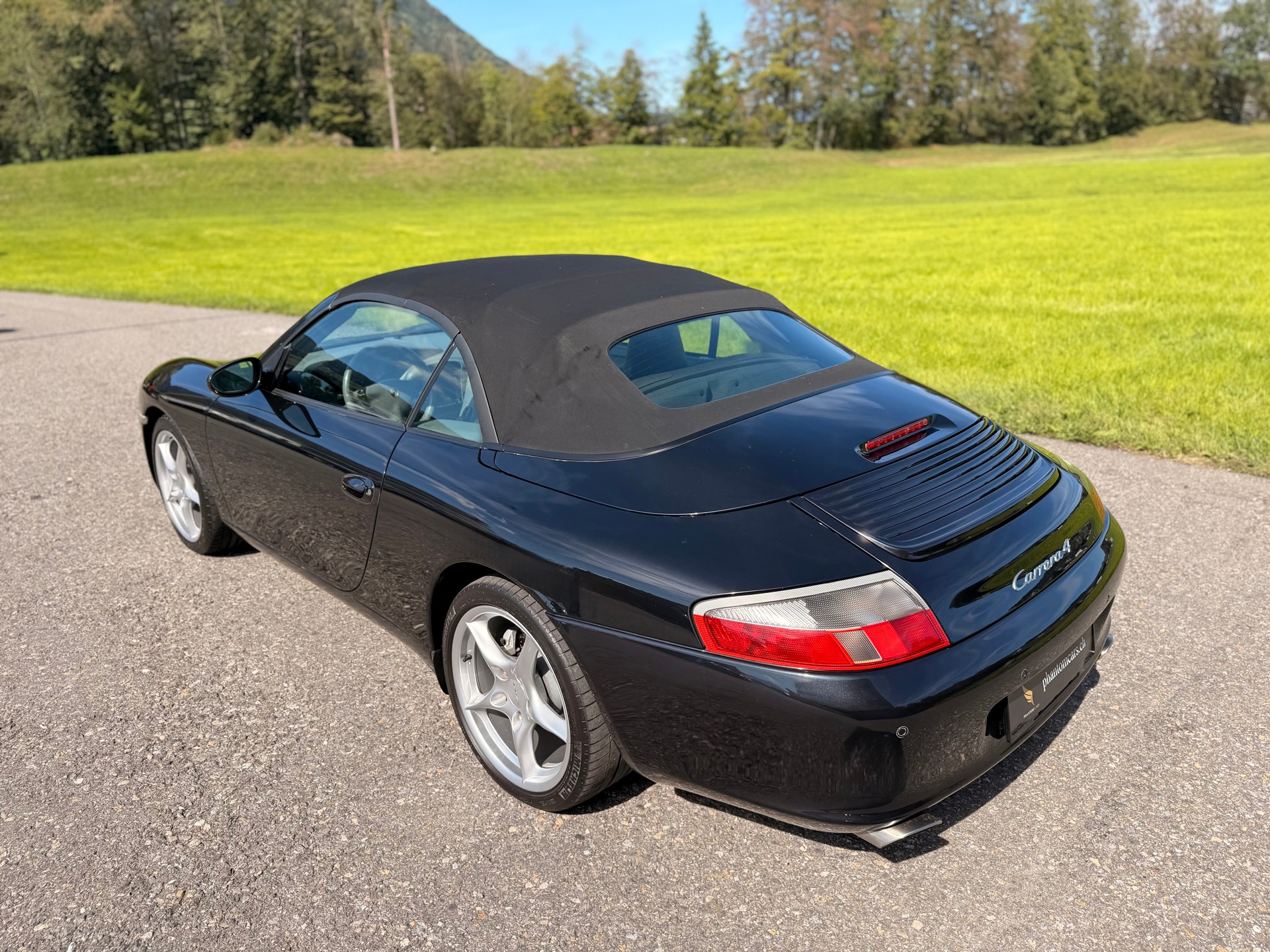 PORSCHE 911 Carrera 4 Cabrio-image-16
