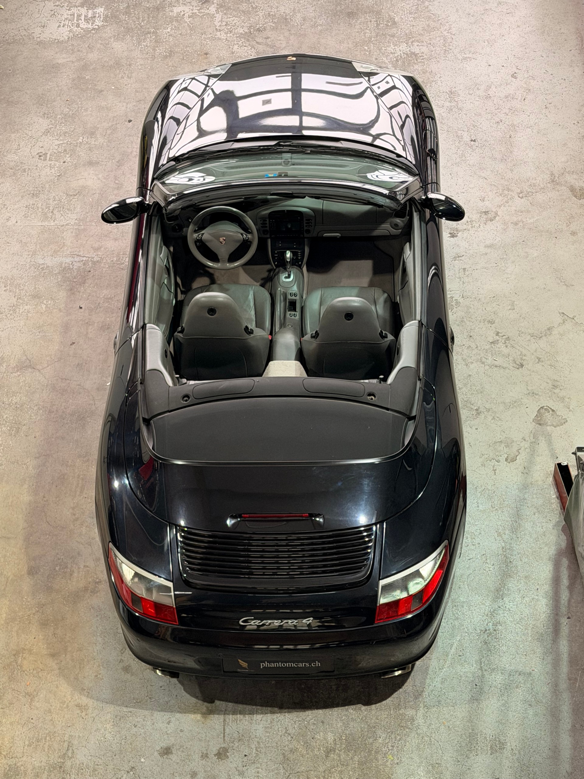 PORSCHE 911 Carrera 4 Cabrio-image-18