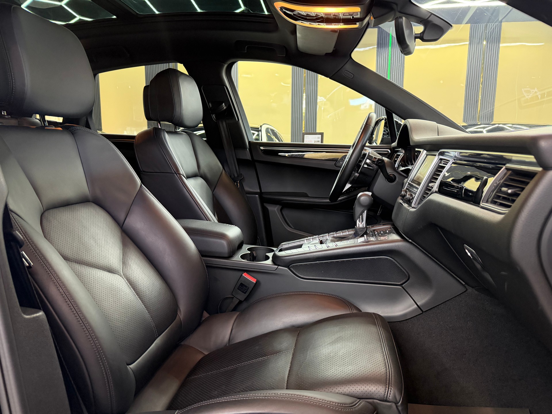 PORSCHE Macan S PDK-image-10