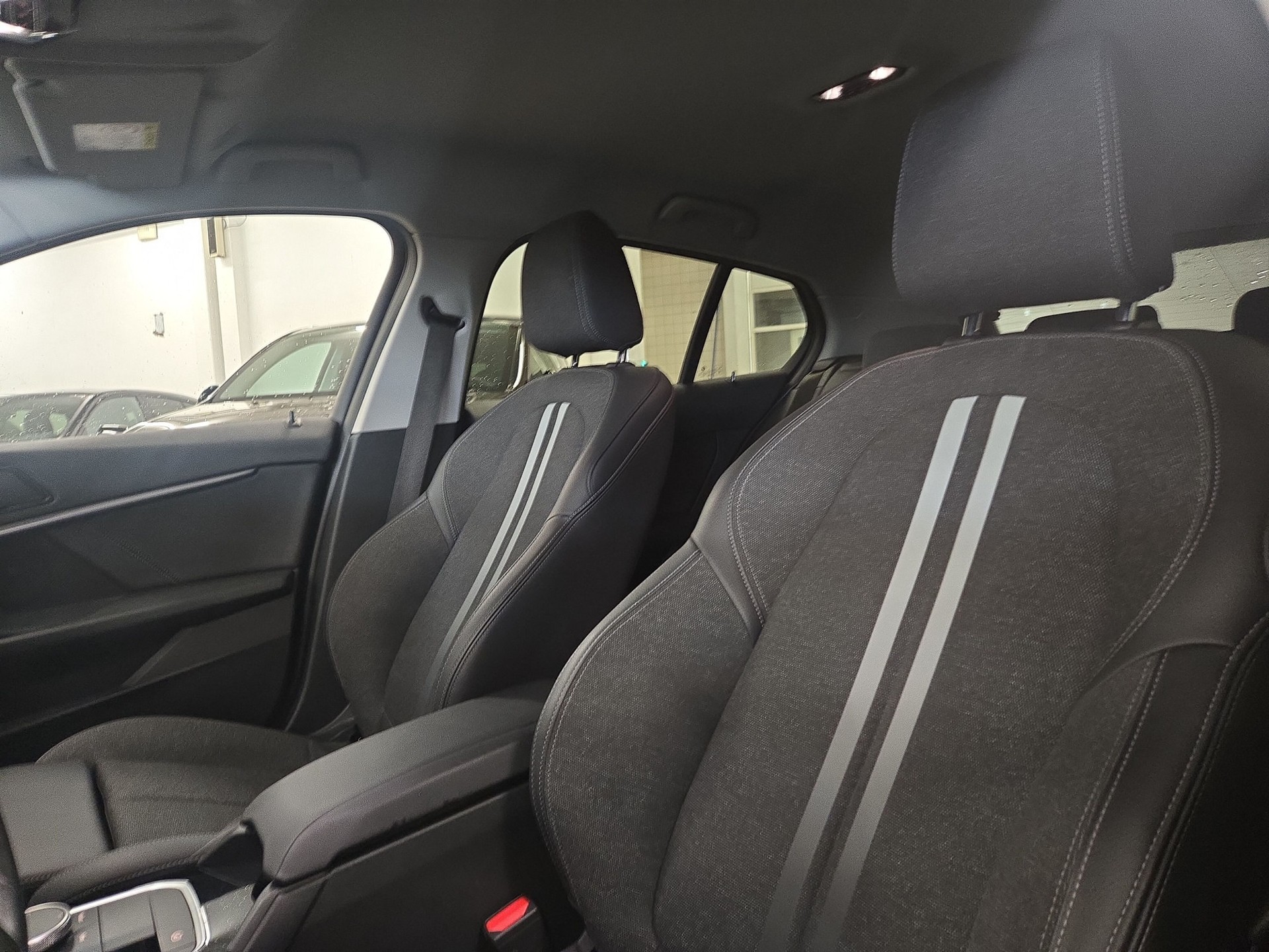 BMW 118i Sport Line Steptronic-image-9