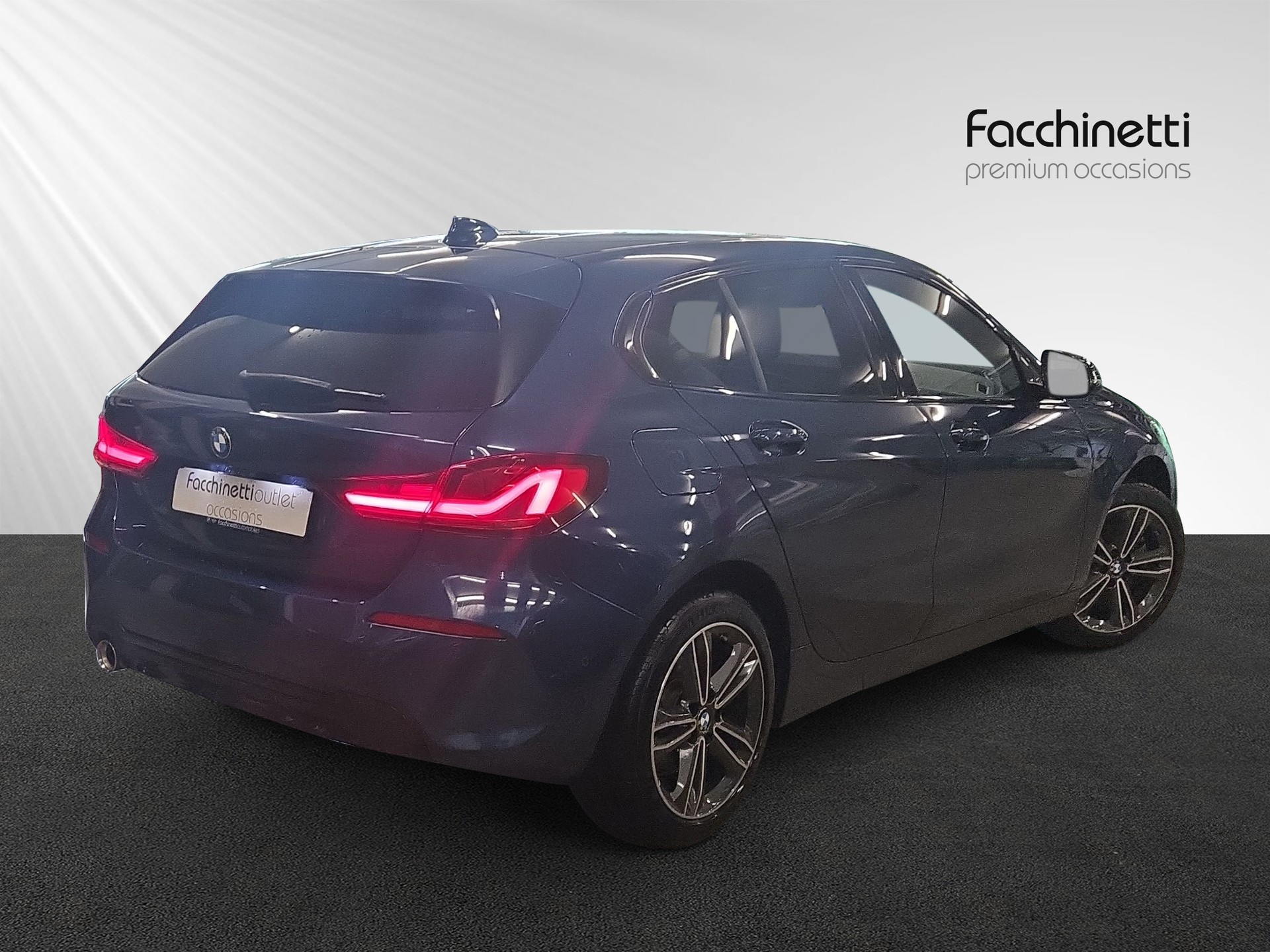 BMW 118i Sport Line Steptronic-image-2