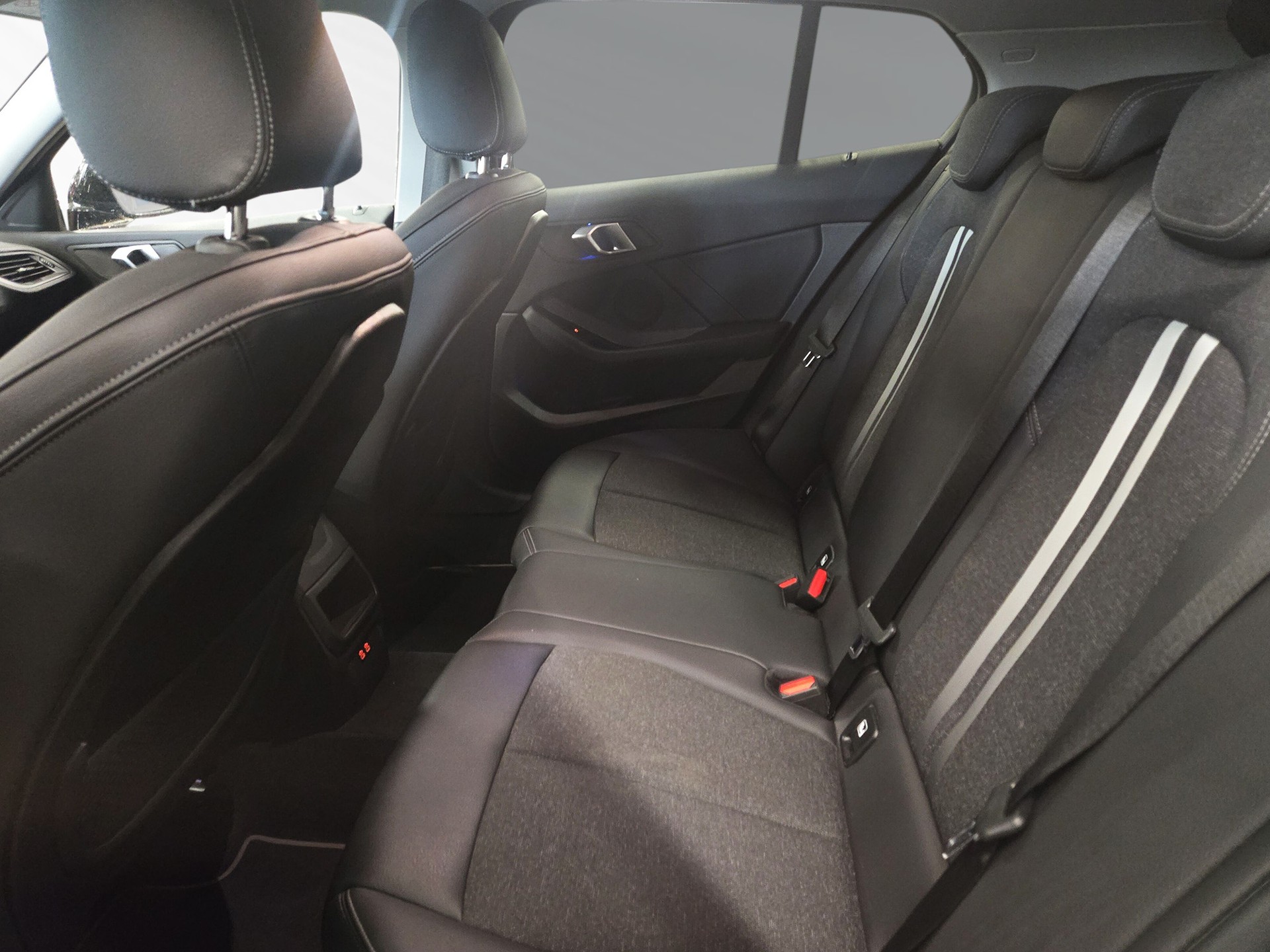 BMW 118i Sport Line Steptronic-image-6