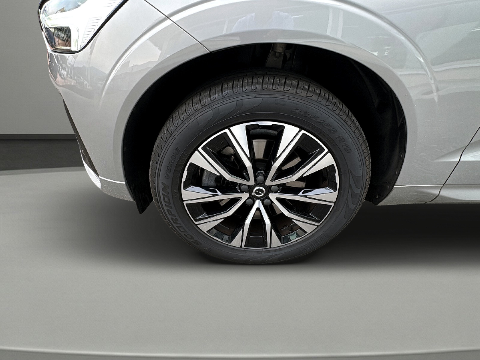 VOLVO XC60 B4 Diesel Mild Hybrid AWD Plus Dark Geartronic-image-3