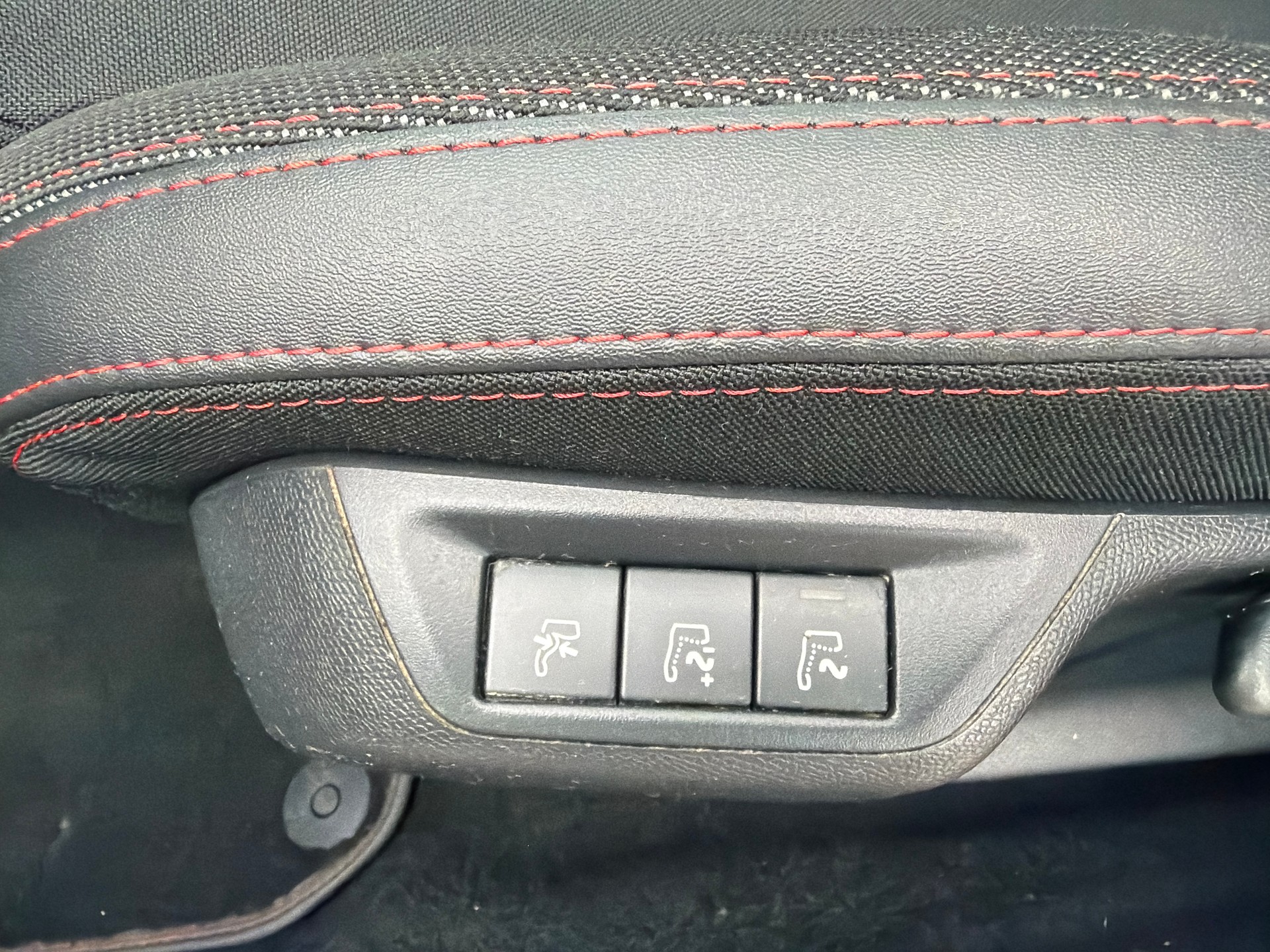 PEUGEOT 308 1.2 Pure Tech GT Line-image-11