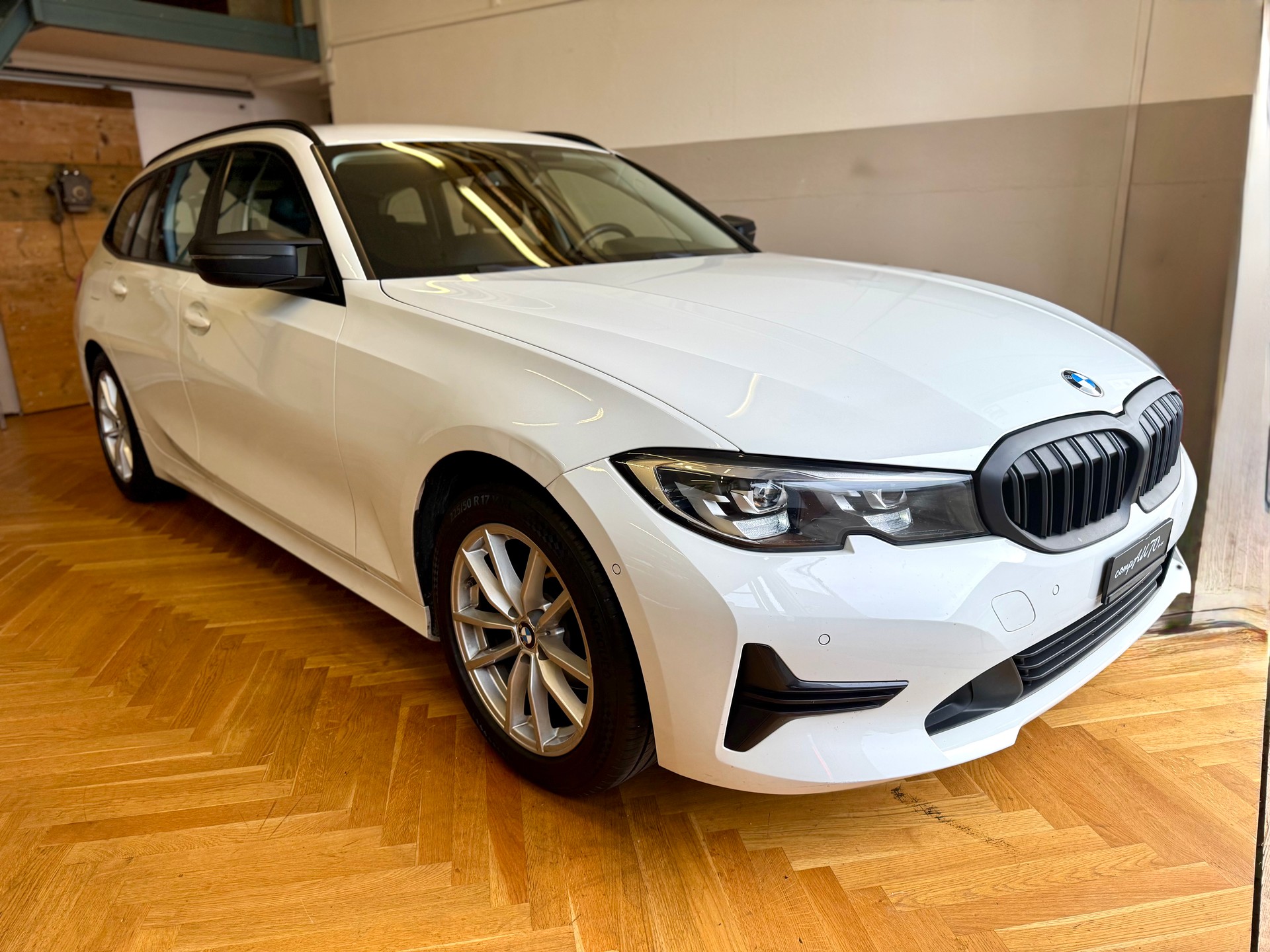 BMW 318d Touring-image-11