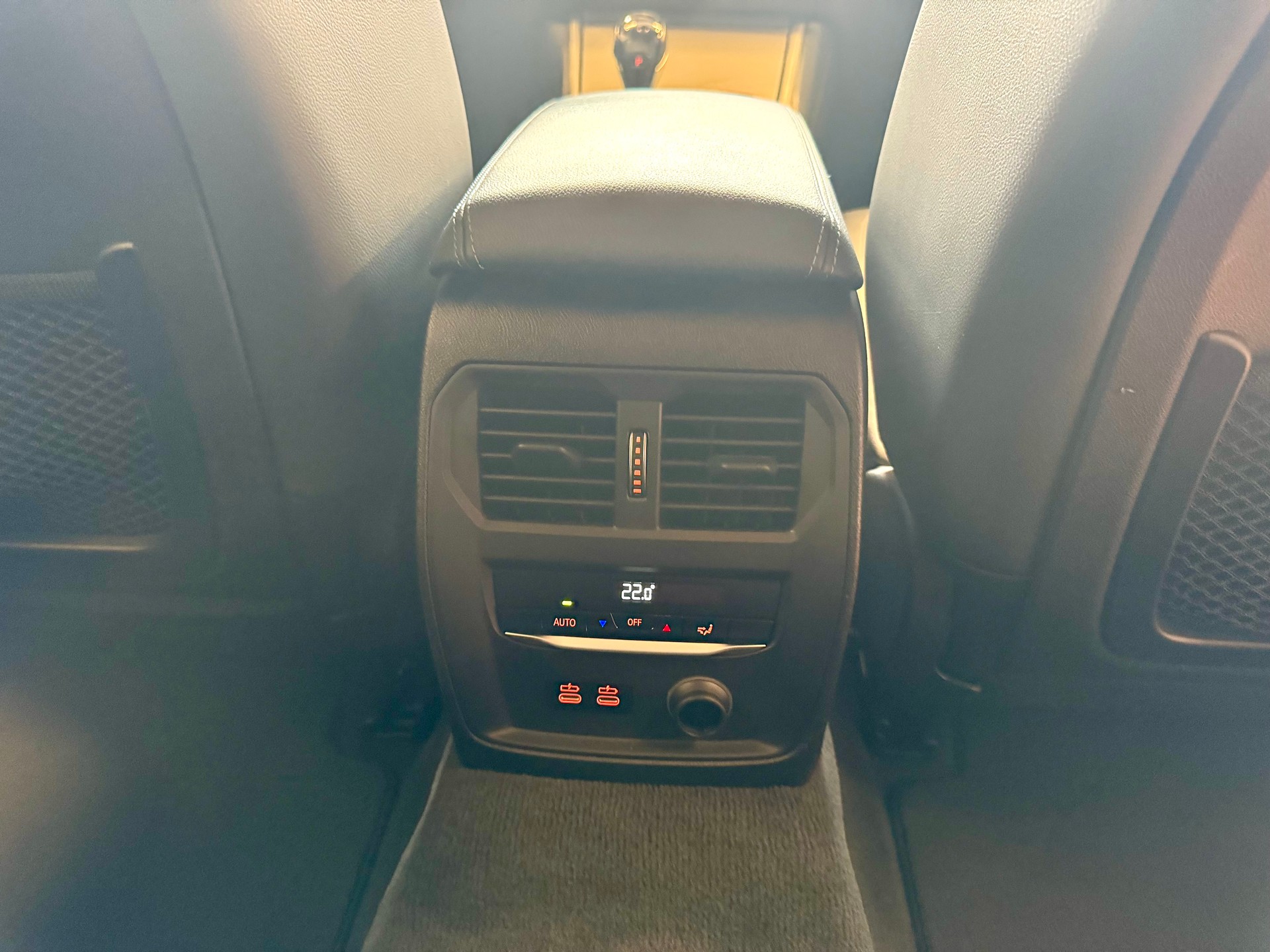 BMW 318d Touring-image-23