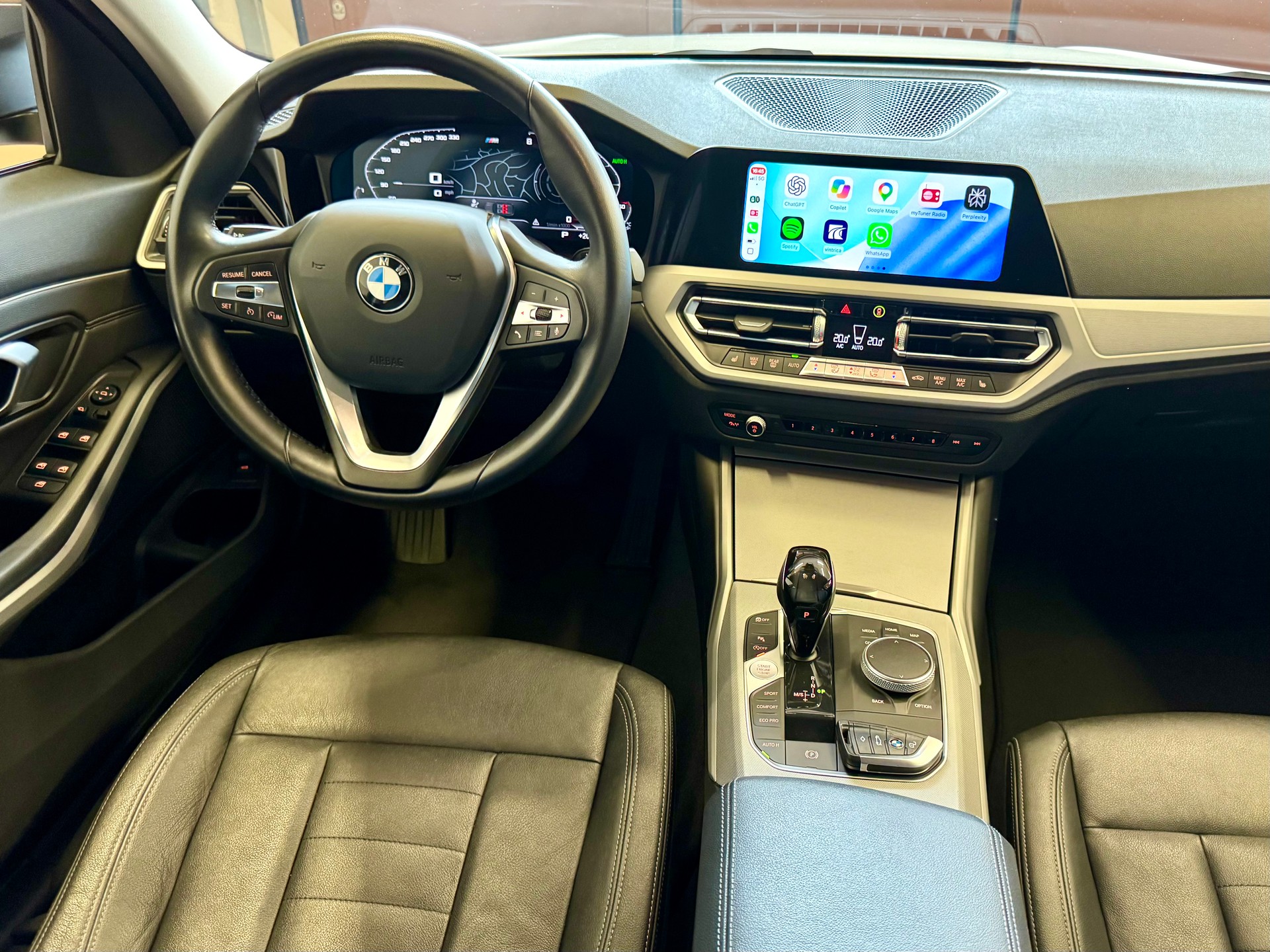 BMW 318d Touring-image-22
