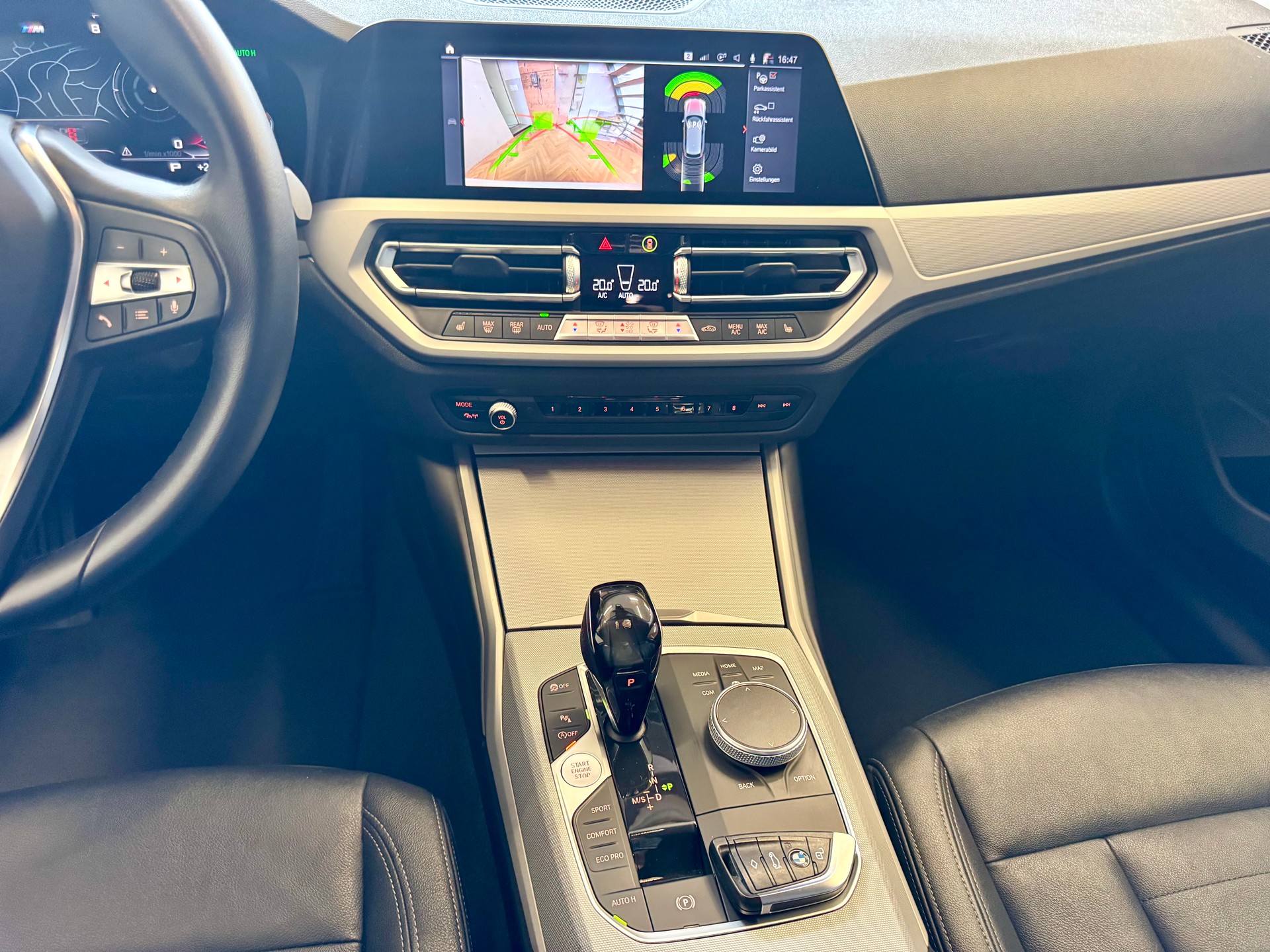 BMW 318d Touring-image-28