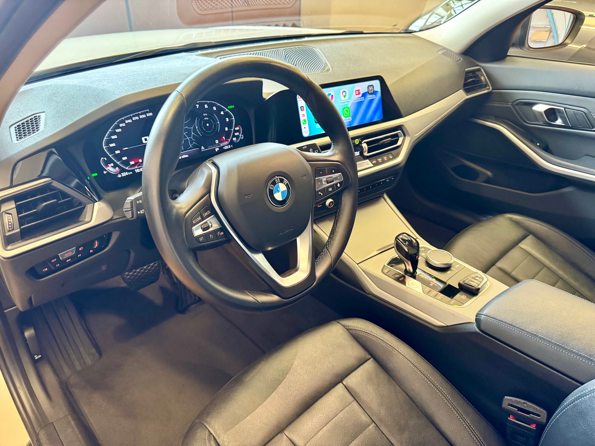 BMW 318d Touring-image-14