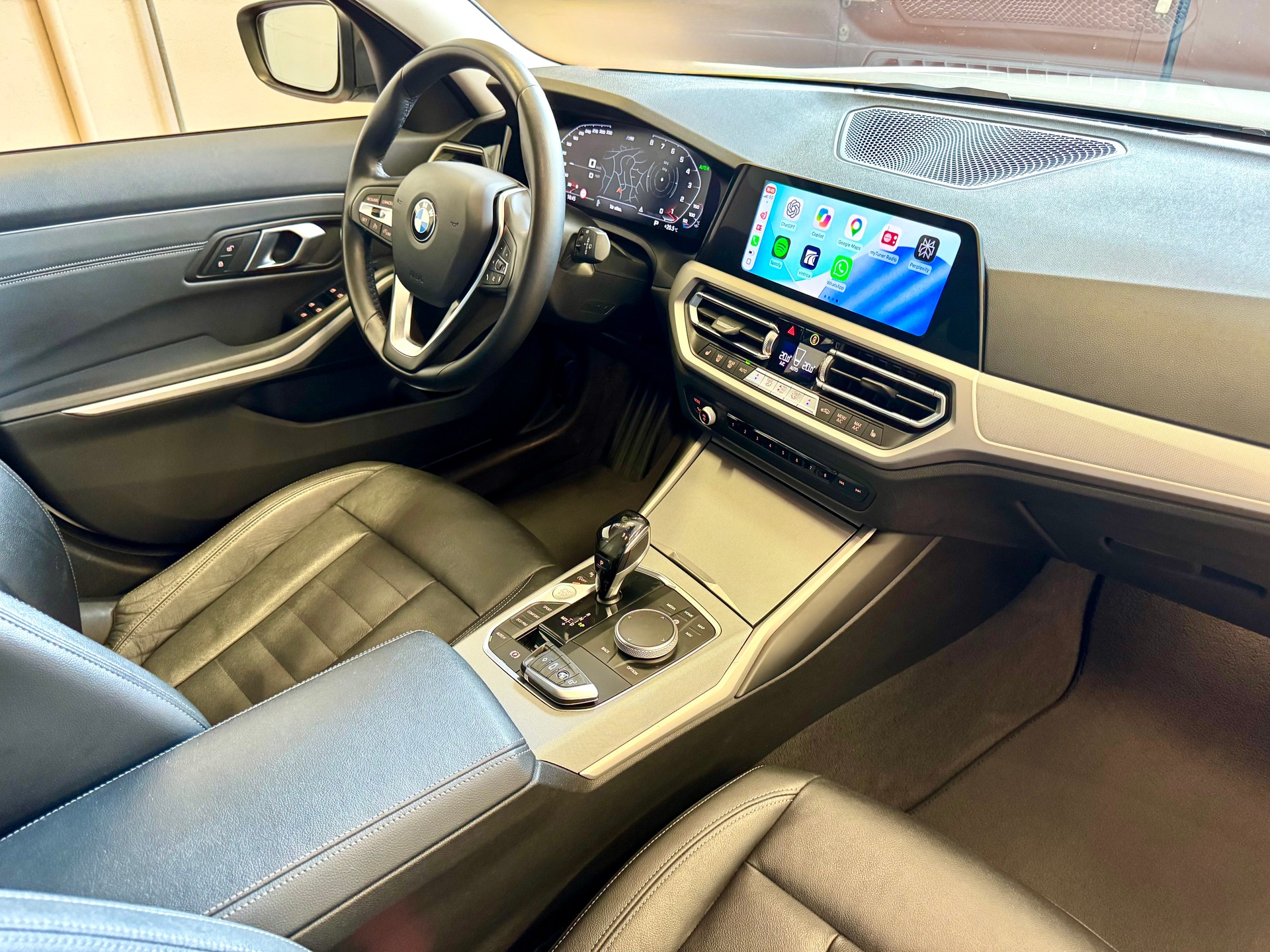 BMW 318d Touring-image-21