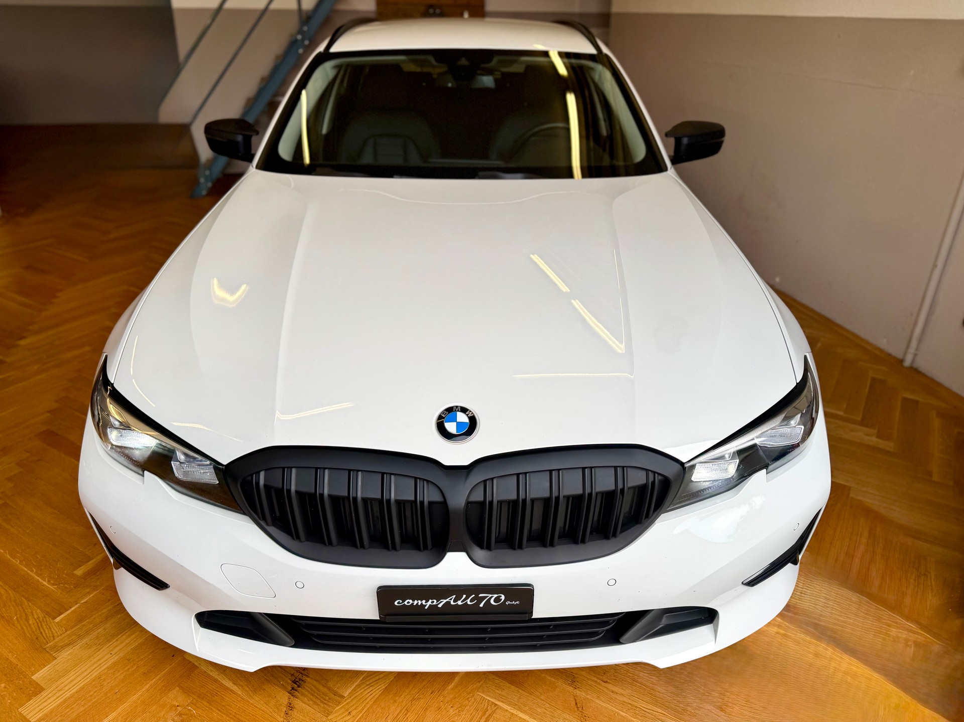 BMW 318d Touring-image-8