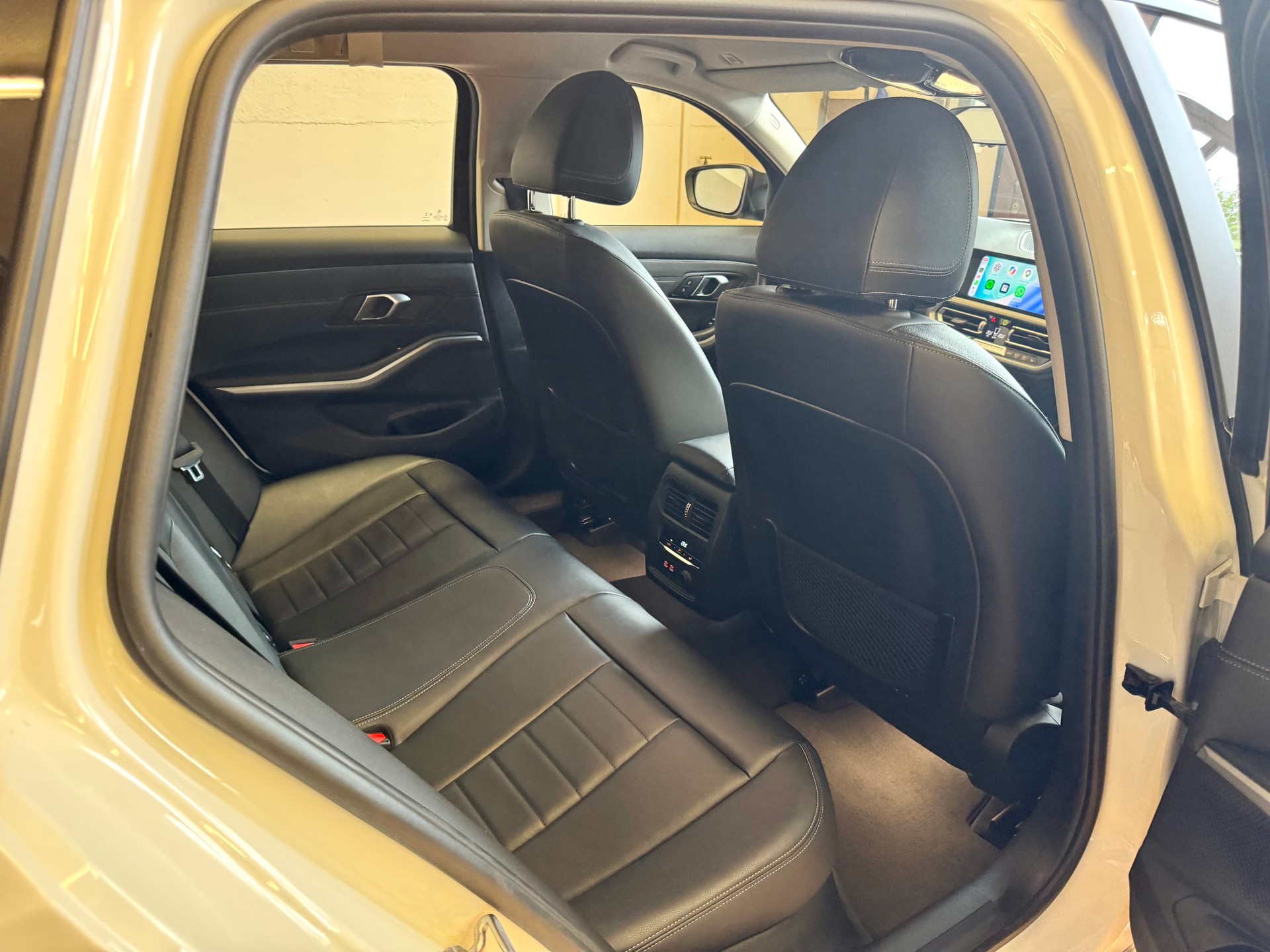 BMW 318d Touring-image-19