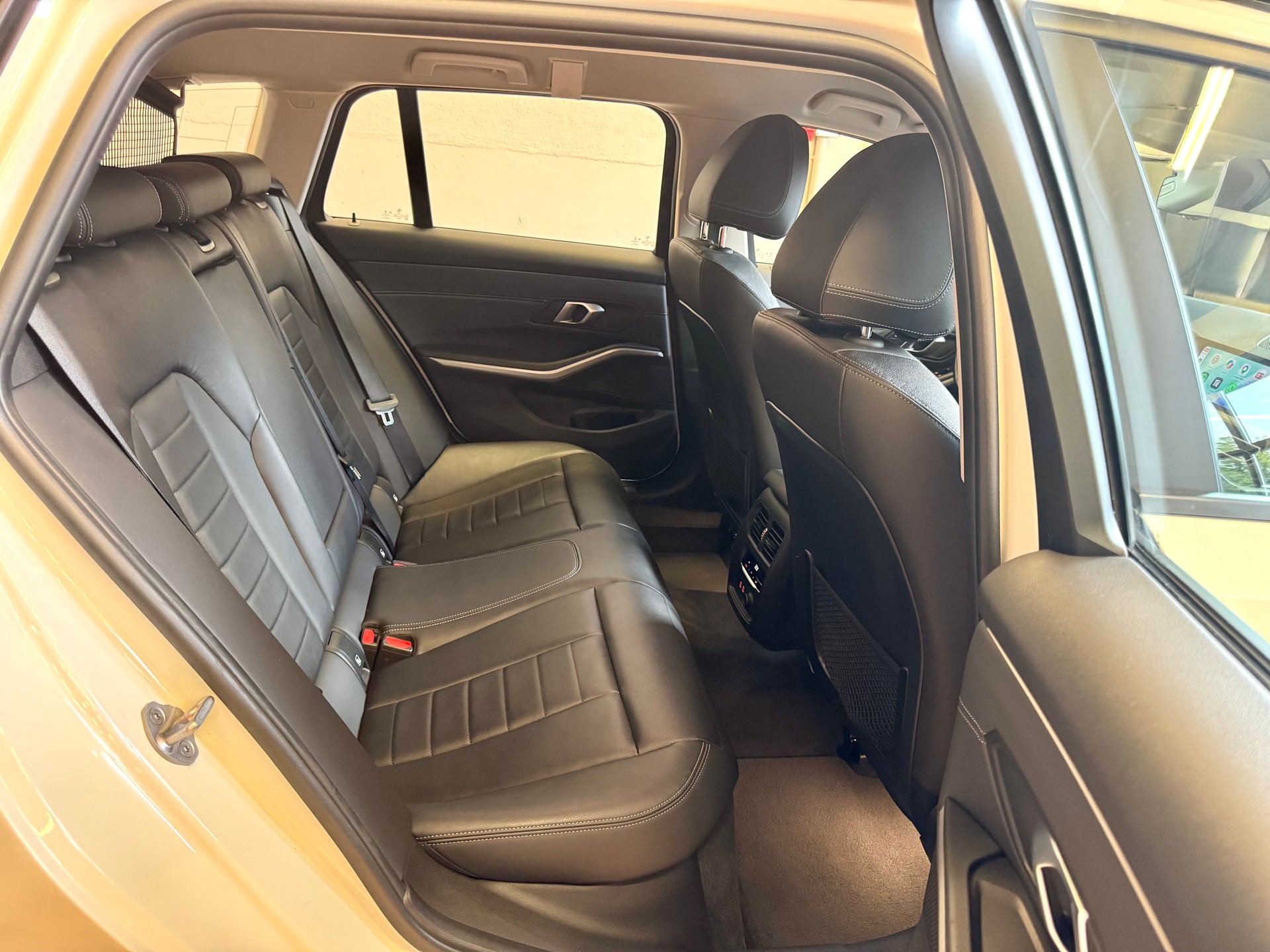 BMW 318d Touring-image-18