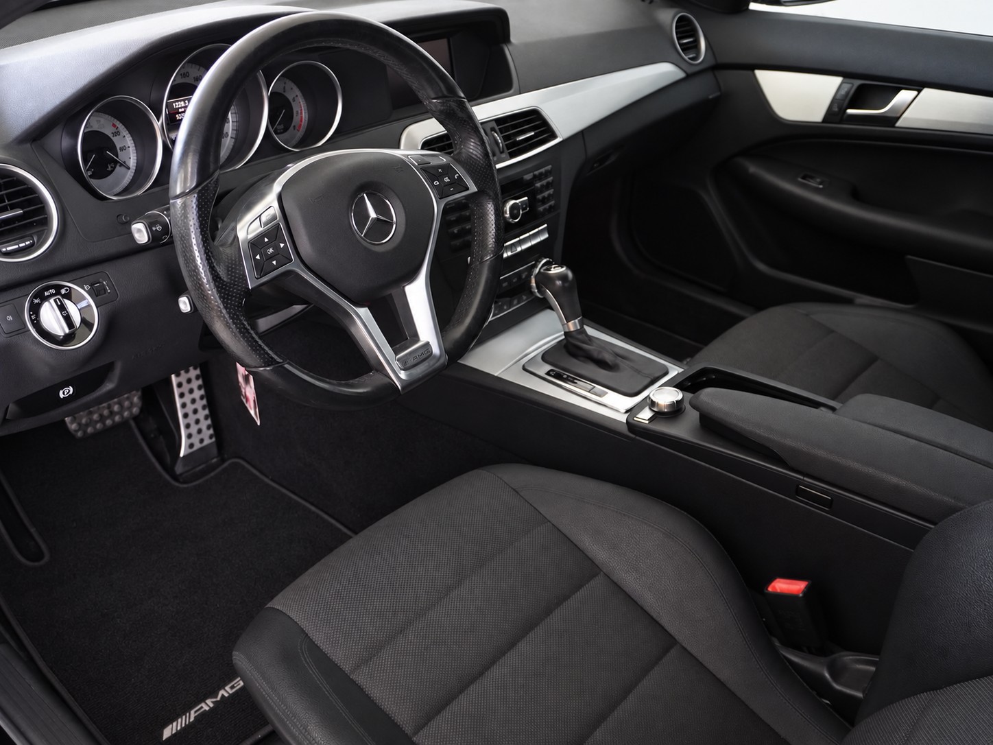 MERCEDES-BENZ C 180 AMG Sport Paket Coupé 7G-Tronic-image-2