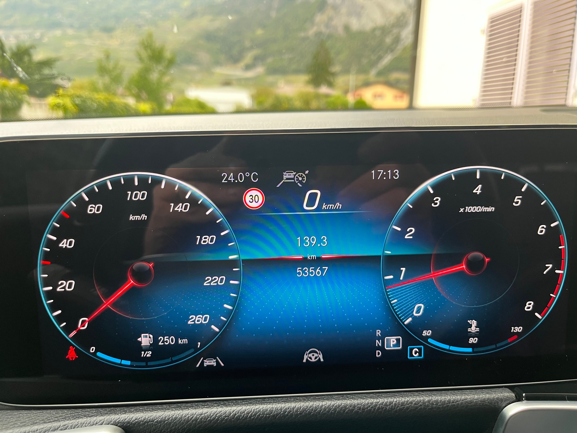MERCEDES-BENZ GLB 200 4matic-image-5