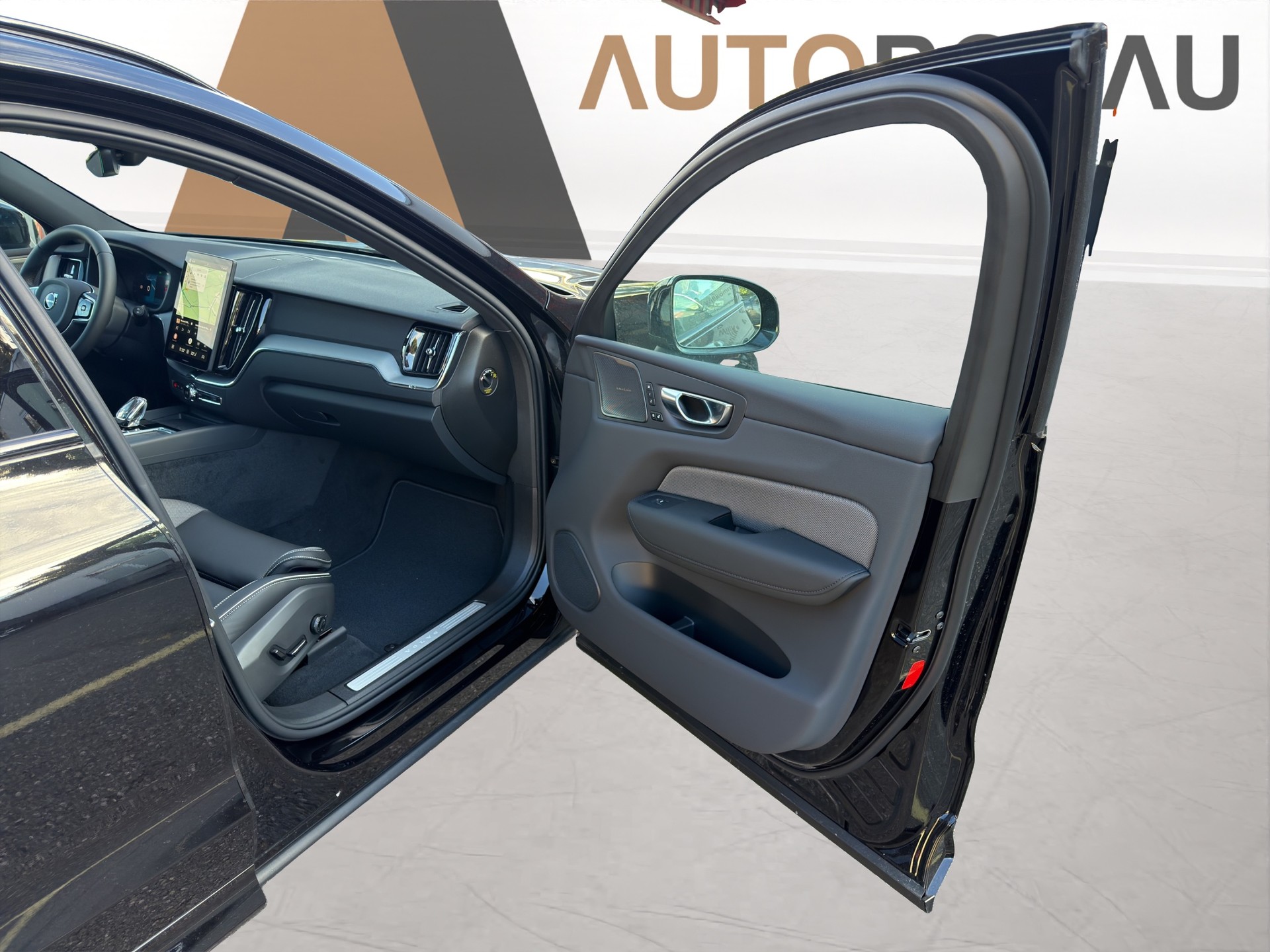 VOLVO XC60 2.0 T8 TE Black Edition eAWD-image-13