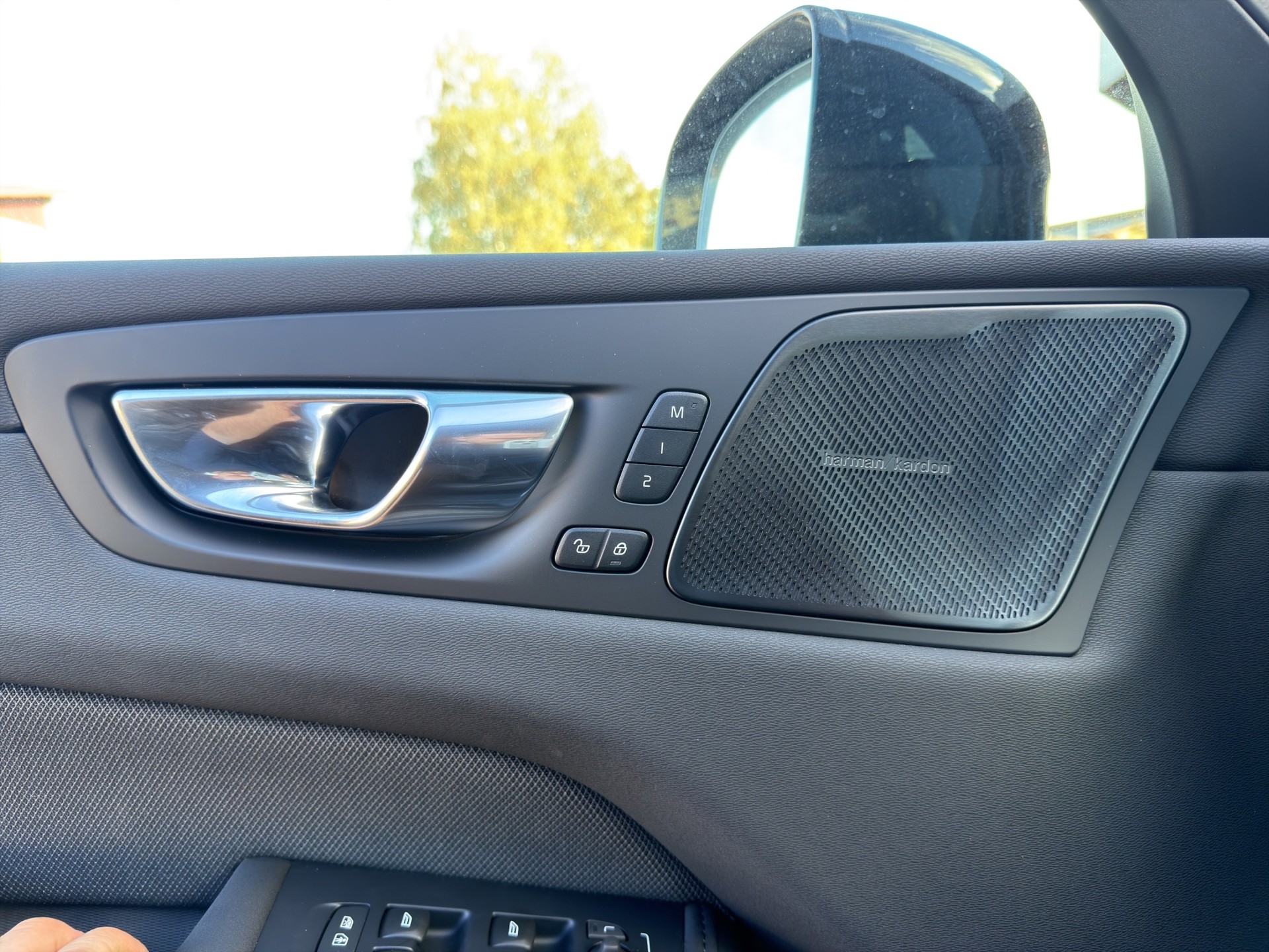 VOLVO XC60 2.0 T8 TE Black Edition eAWD-image-40