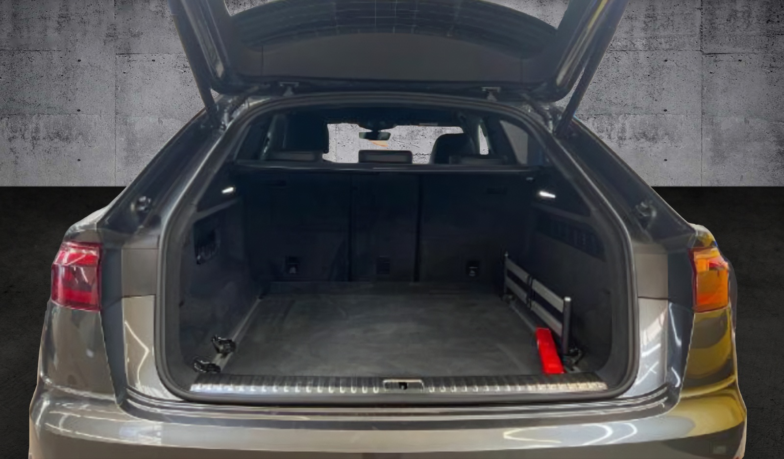 AUDI Q8 SUV 50 TDI quattro 210 kW tiptronic S-Line *CH-FZG. / Gratisservice / Werksgarantie*-image-9