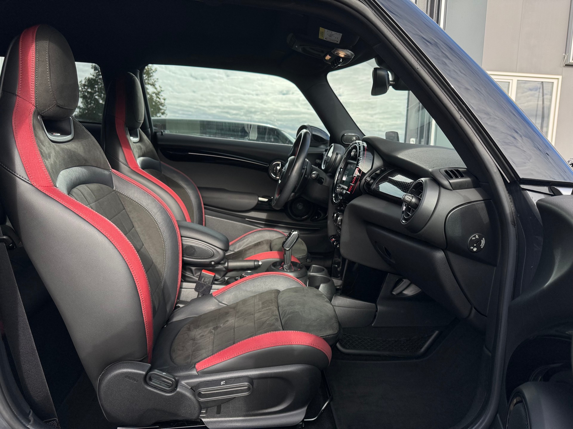 MINI Cooper John Cooper Works Steptronic-image-3