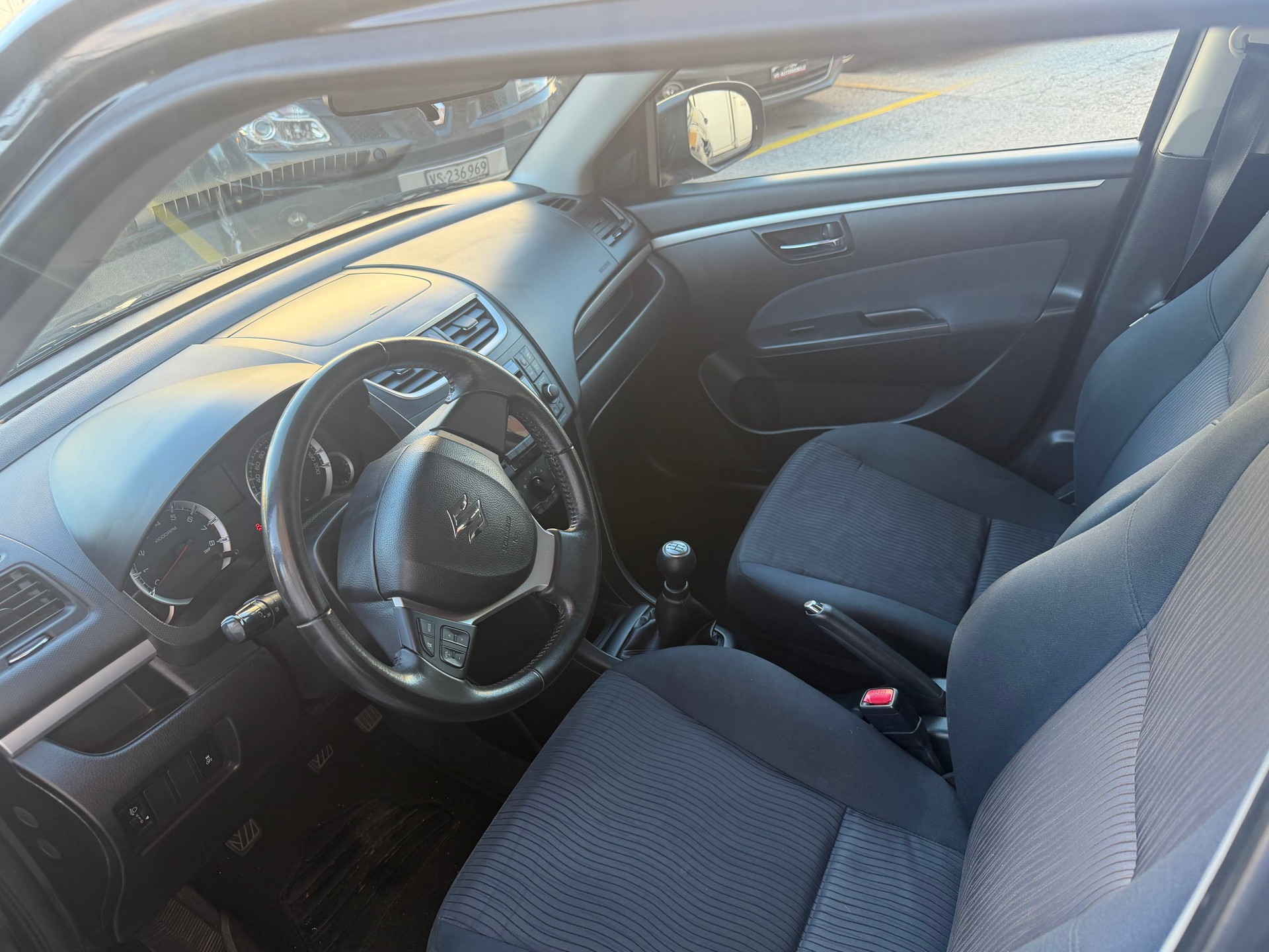 SUZUKI Swift 1.2i 16V GL 4x4-image-5