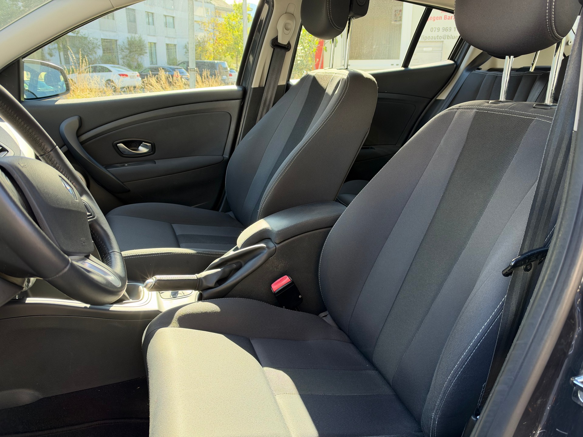 RENAULT Mégane 1.4 16V Turbo Privilège-image-9