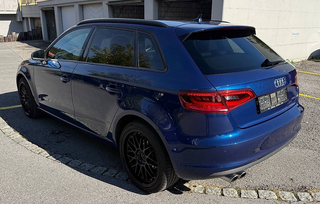 AUDI A3 Sportback 2.0 TDI Attraction quattro S-tronic-image-0