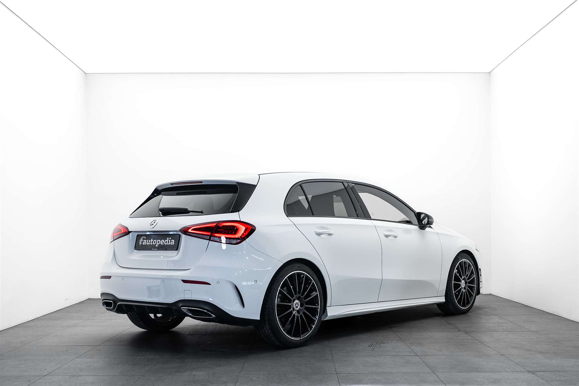 MERCEDES-BENZ MERCEDES-BENZ A 200 AMG Line 7G-DCT-image-2