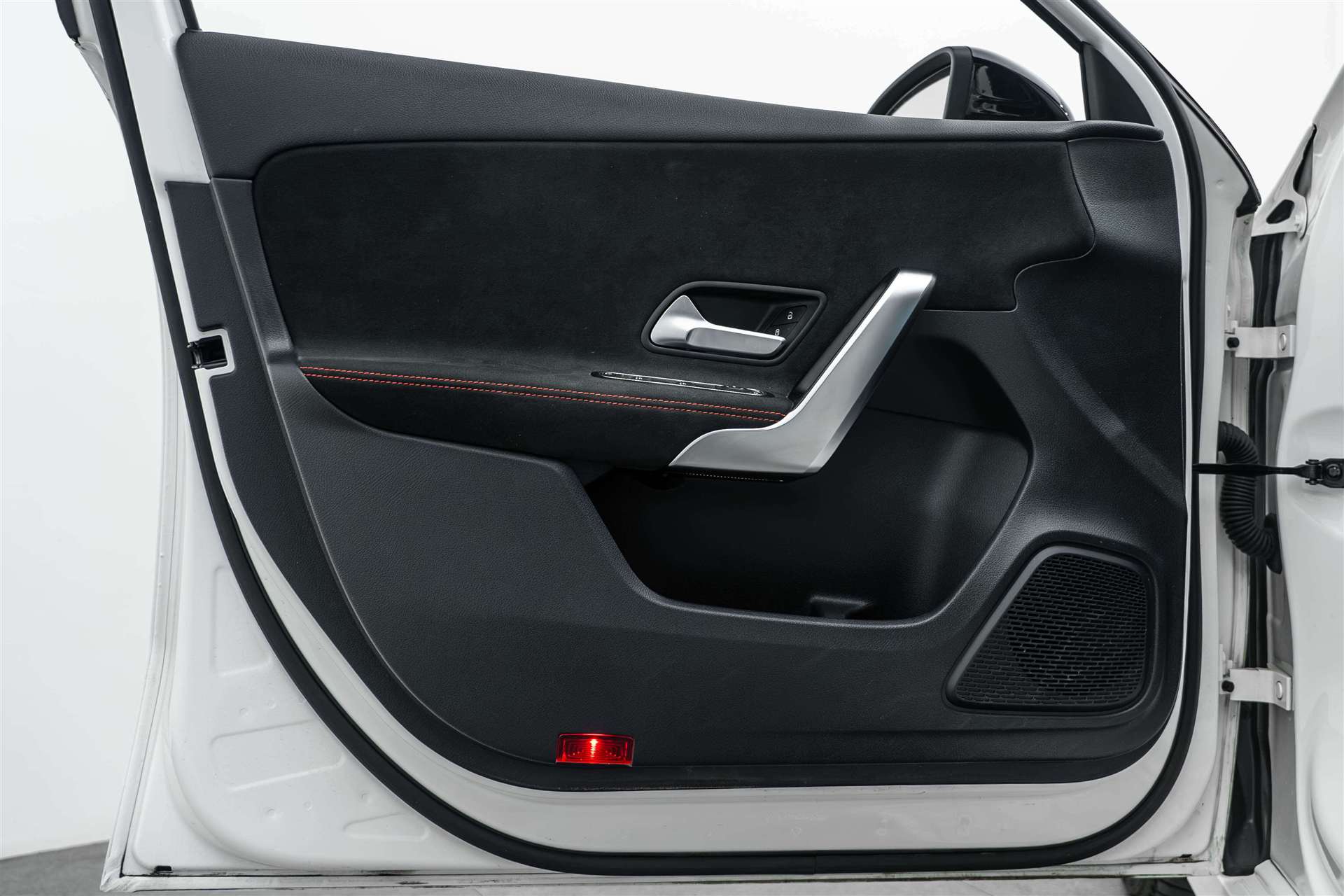 MERCEDES-BENZ MERCEDES-BENZ A 200 AMG Line 7G-DCT-image-6