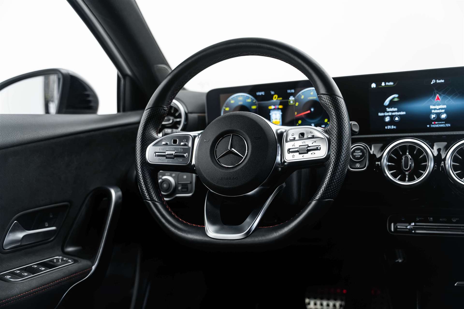 MERCEDES-BENZ MERCEDES-BENZ A 200 AMG Line 7G-DCT-image-9