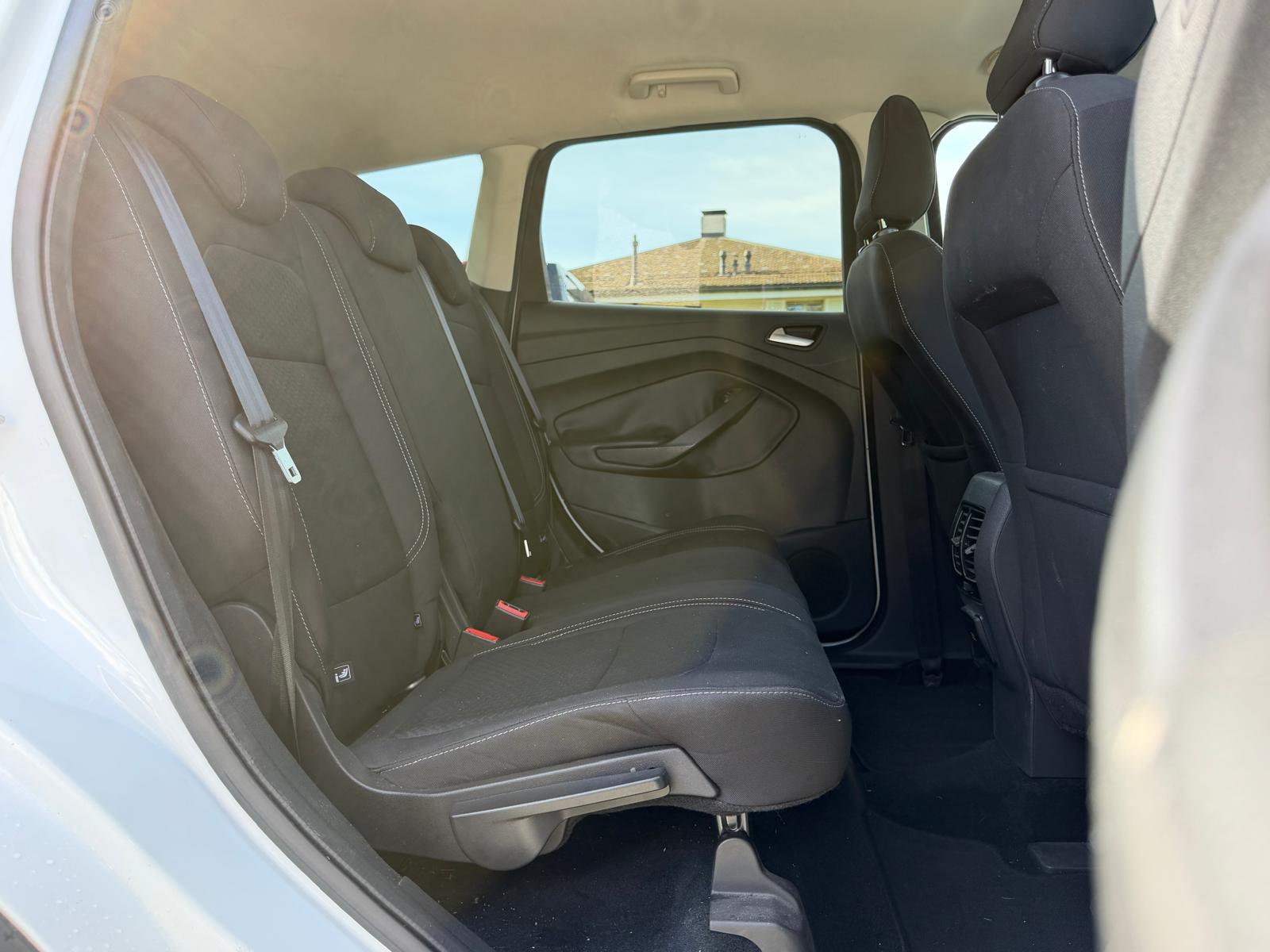 FORD Kuga 2.0 TDCi Trend 4WD PowerShift-image-21