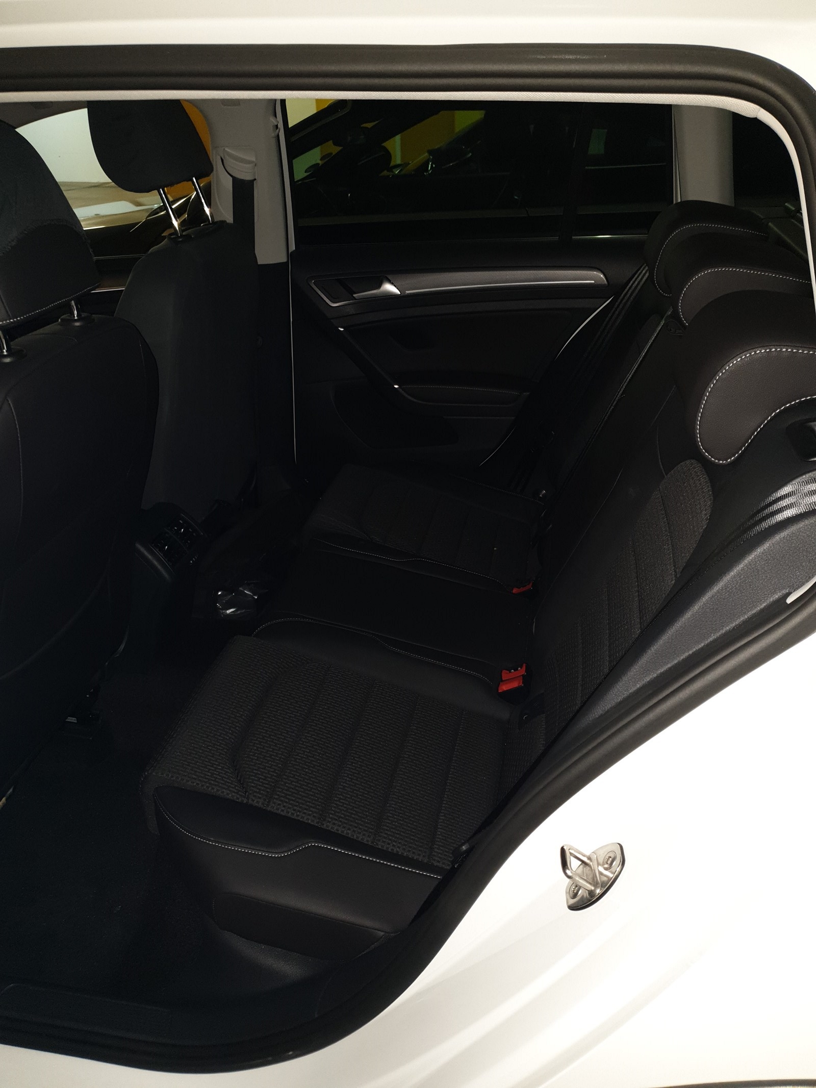 VW Golf 2.0 TDI Alltrack 4Motion-image-7