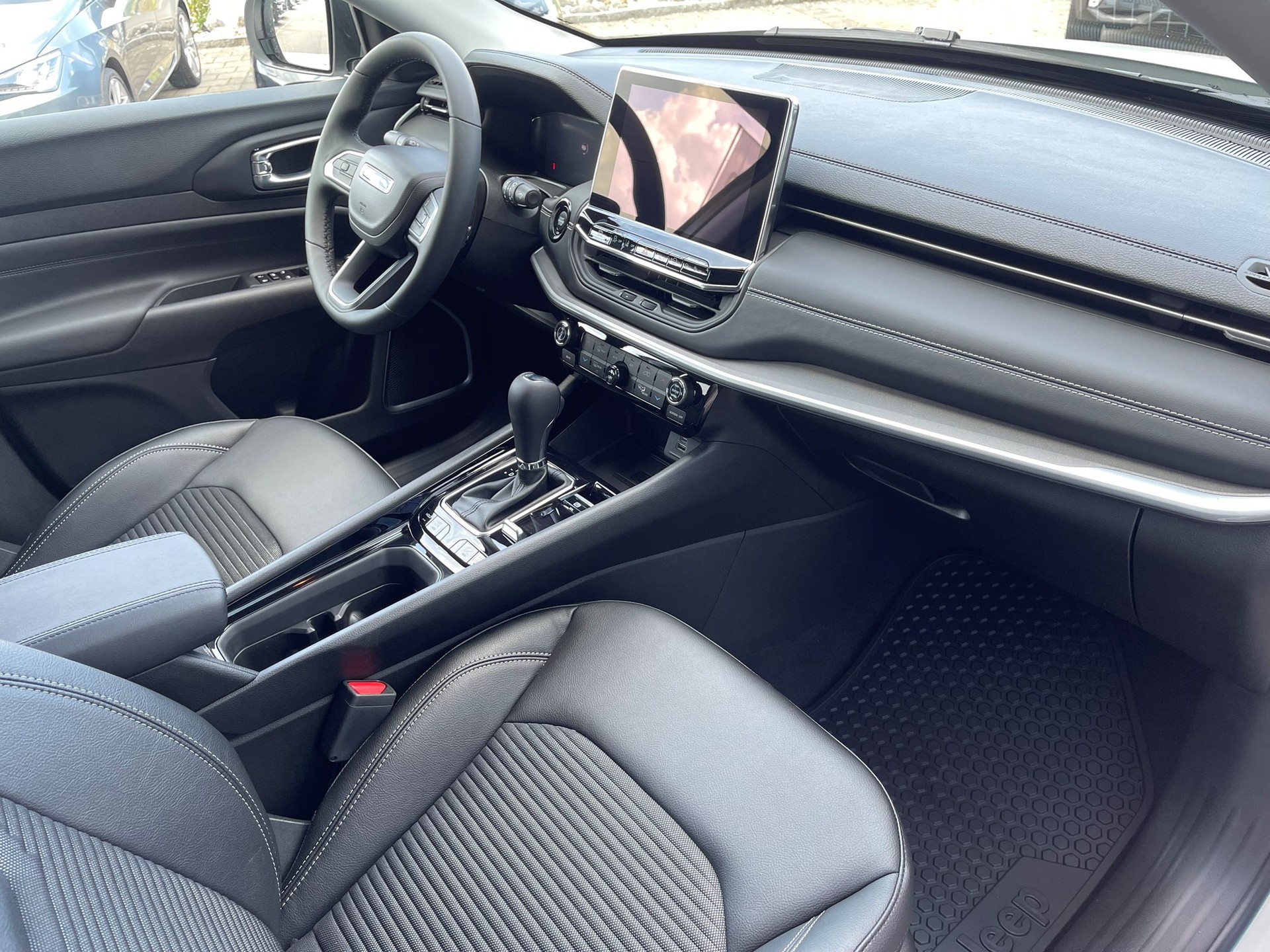 JEEP Compass 1.3 T PHEV Swiss Limited Plus AWD-image-9