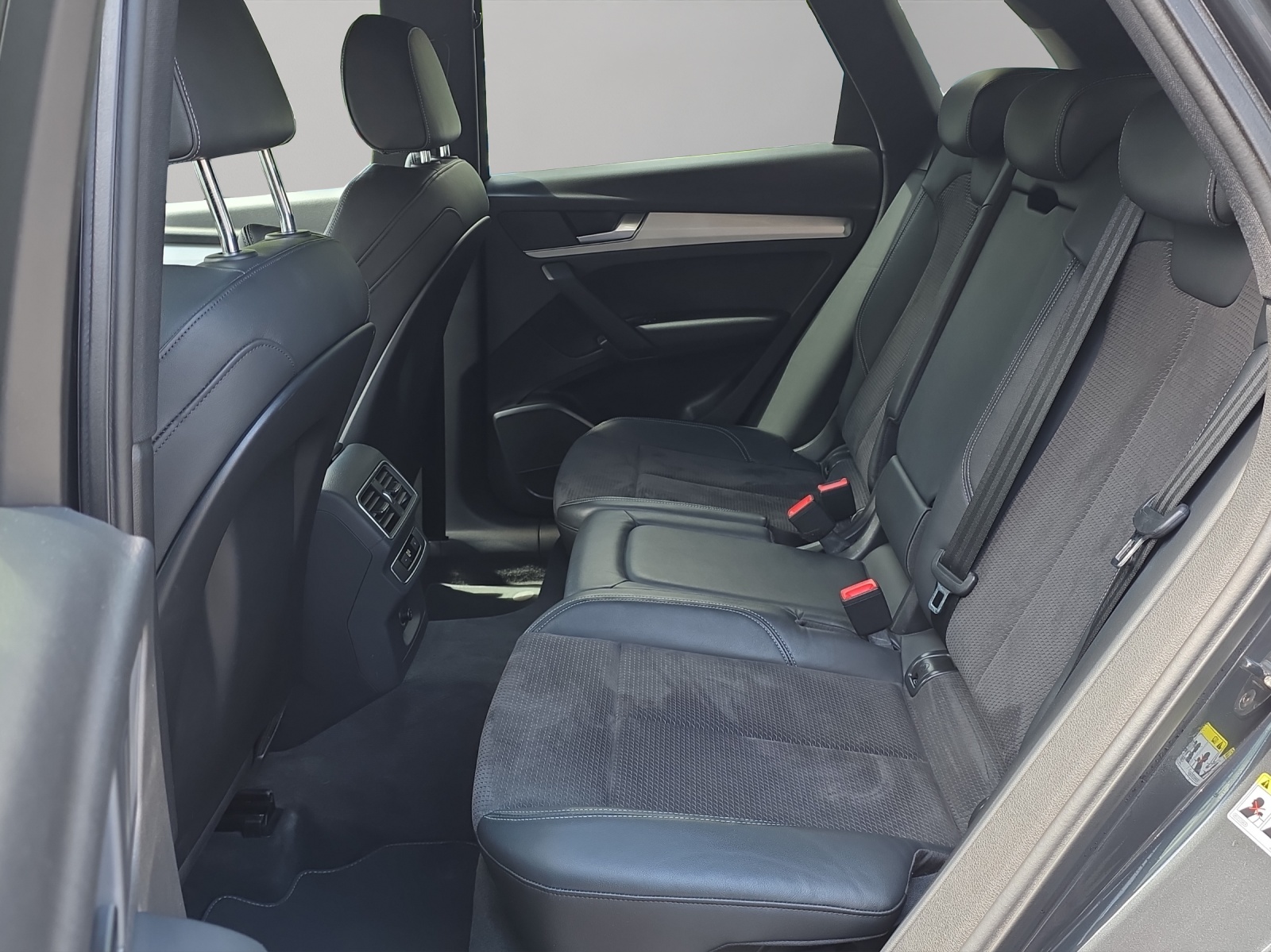 AUDI Q5 45 TFSI sport quattro S-tronic-image-8