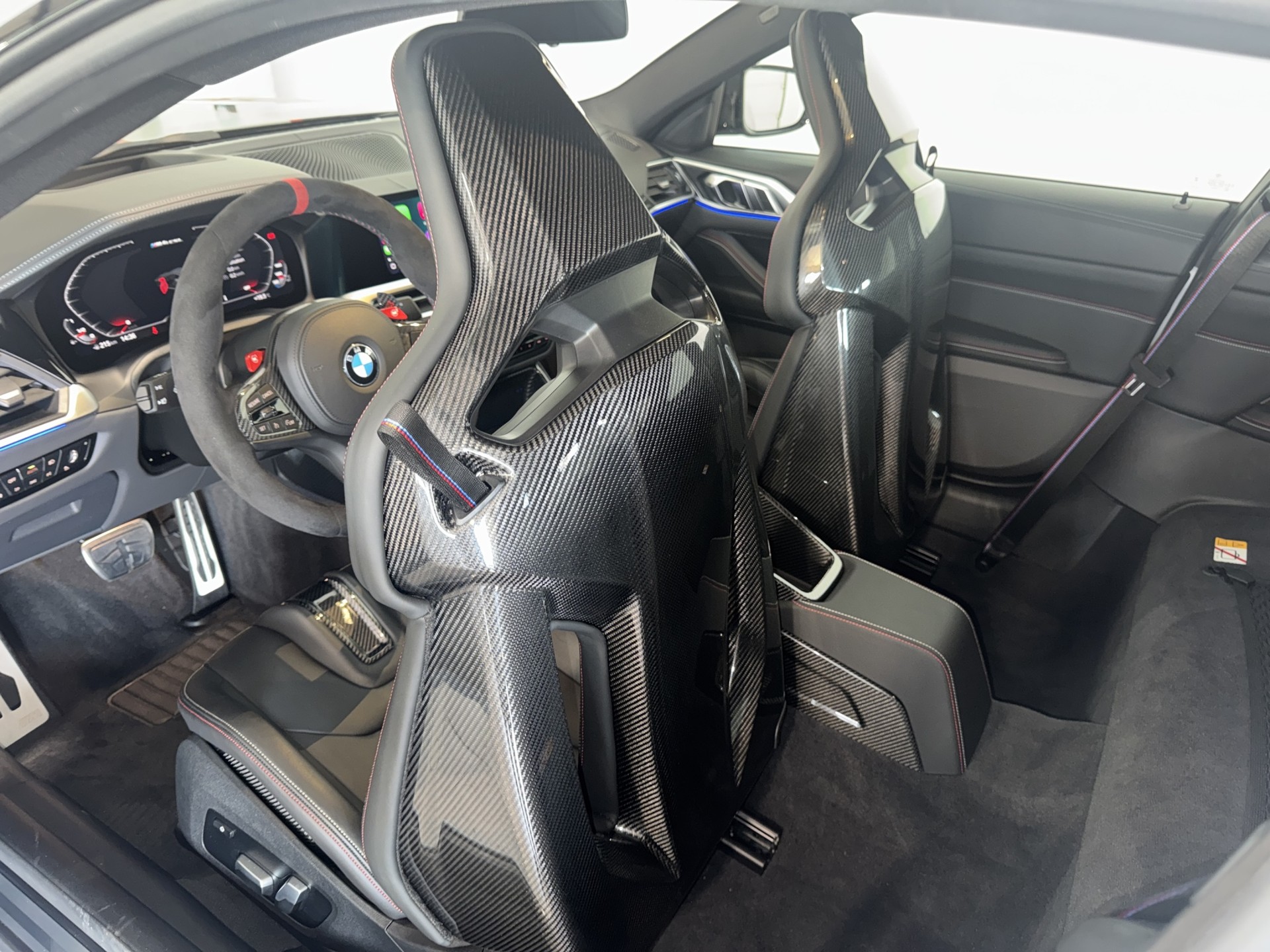 BMW M4 CSL Coupé-image-17
