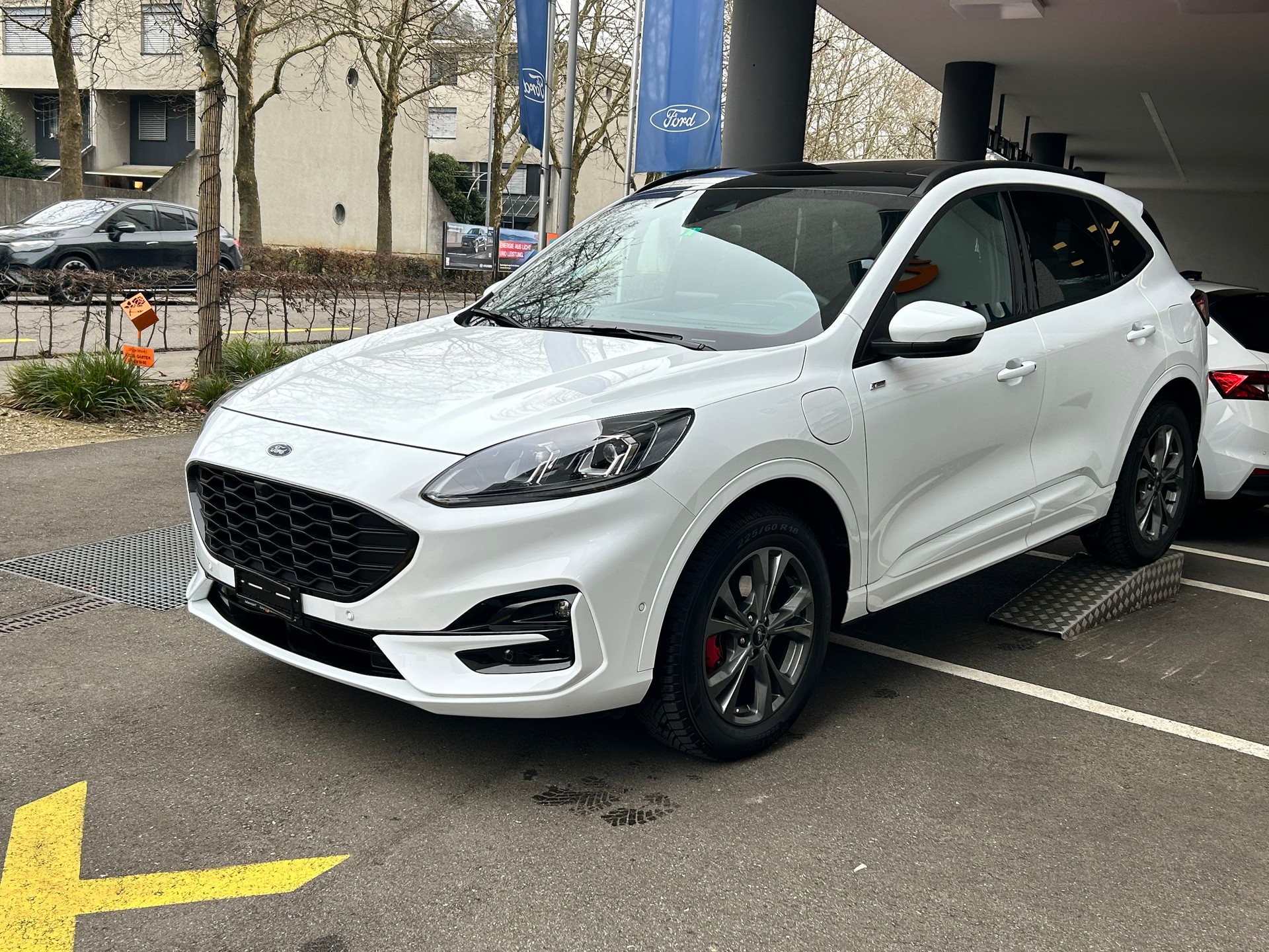 FORD Kuga 2.5 PHEV ST-Line X 2WD-image-2