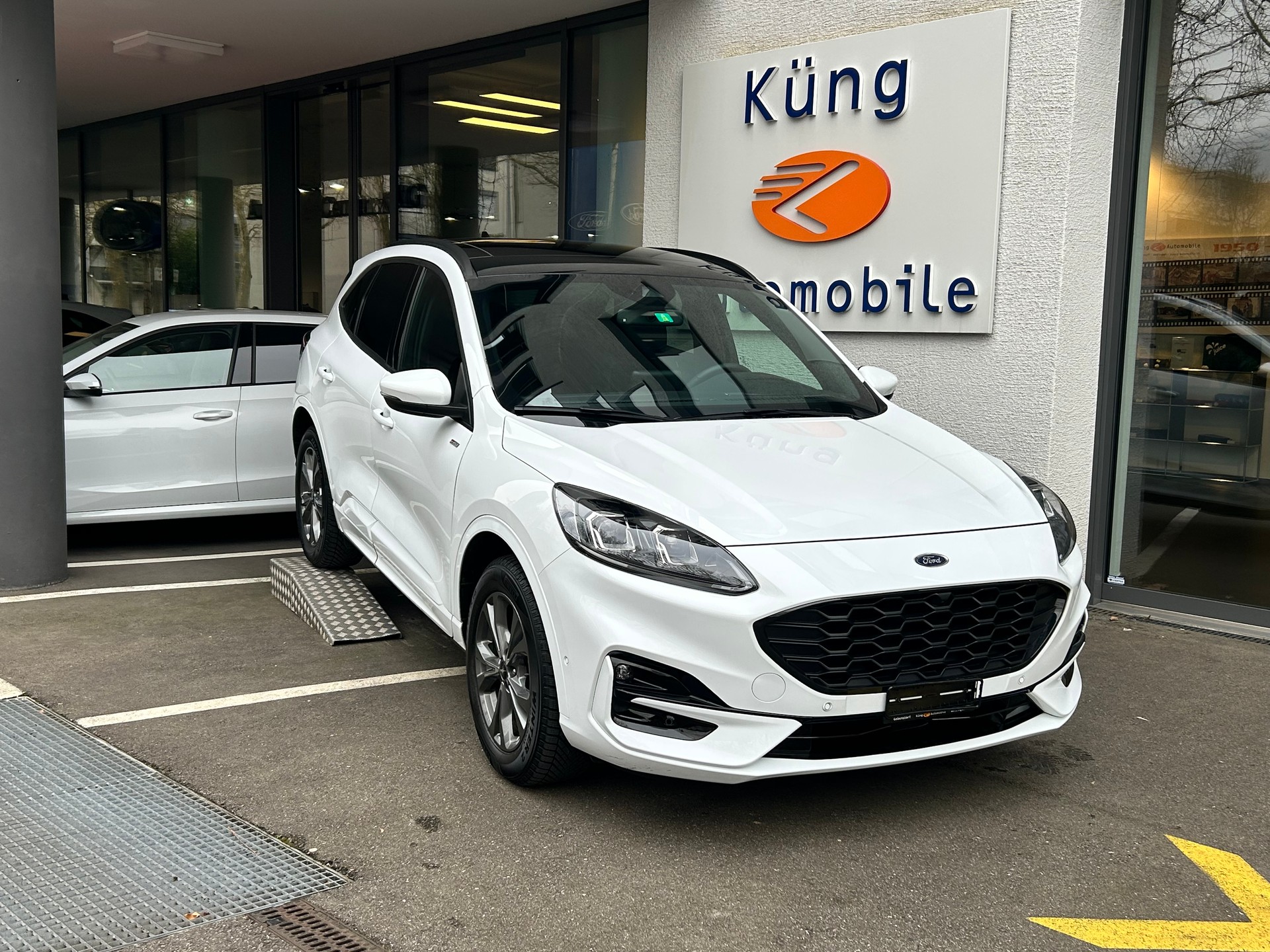 FORD Kuga 2.5 PHEV ST-Line X 2WD-image-3