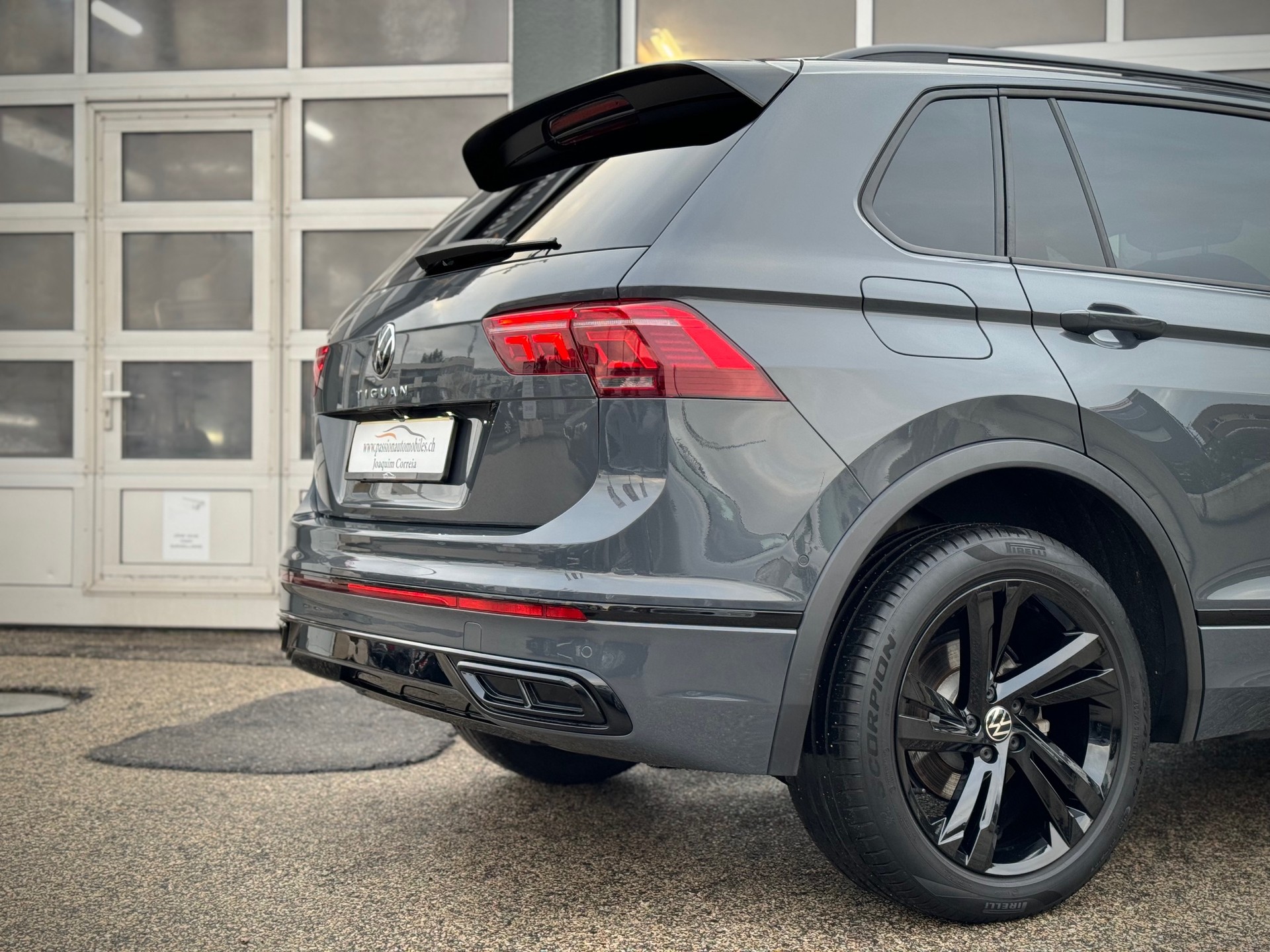 VW Tiguan 2.0TSI R-Line 4Motion DSG - Véhicule Suisse (CH)-image-2