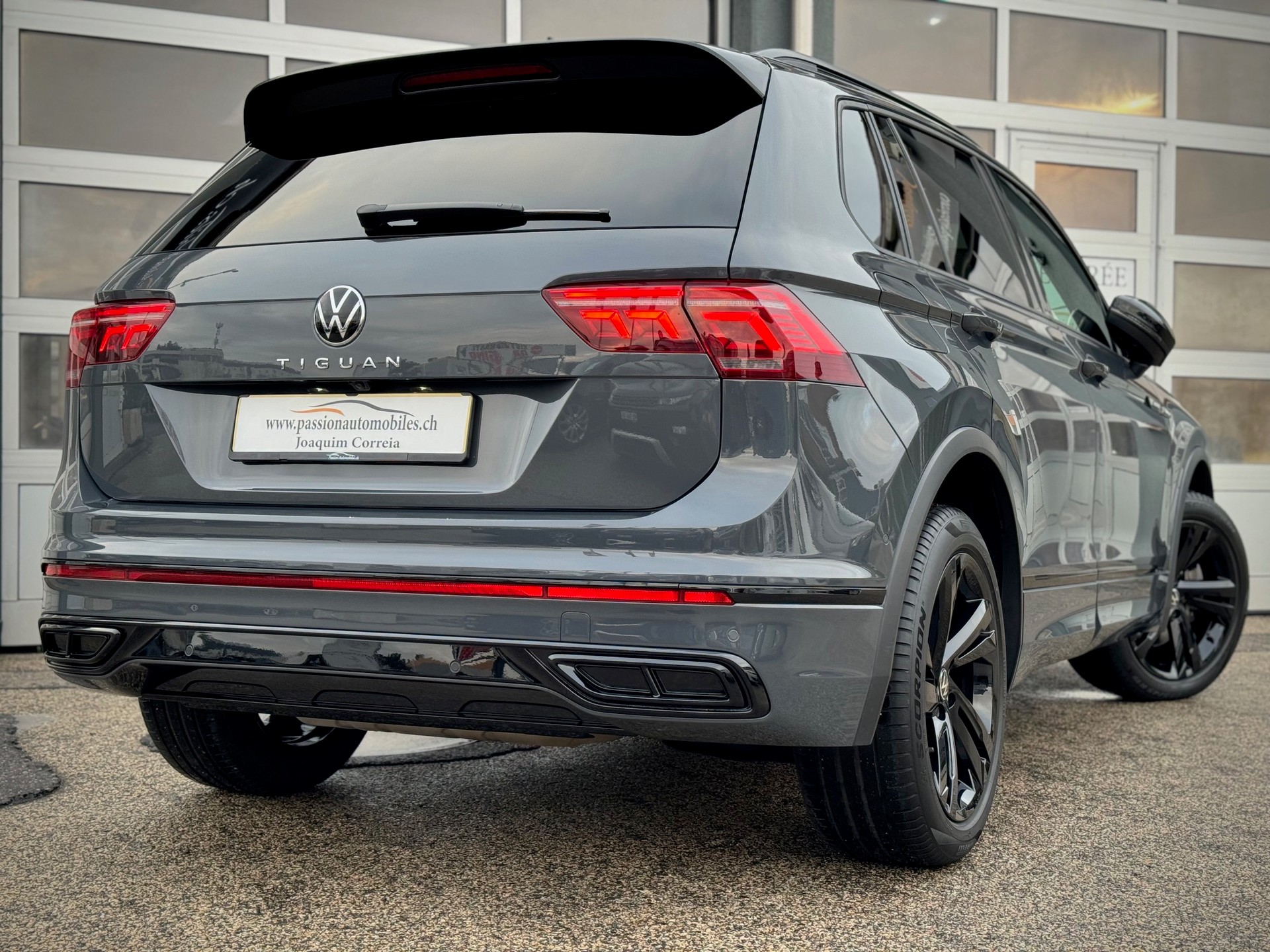 VW Tiguan 2.0TSI R-Line 4Motion DSG - Véhicule Suisse (CH)-image-1