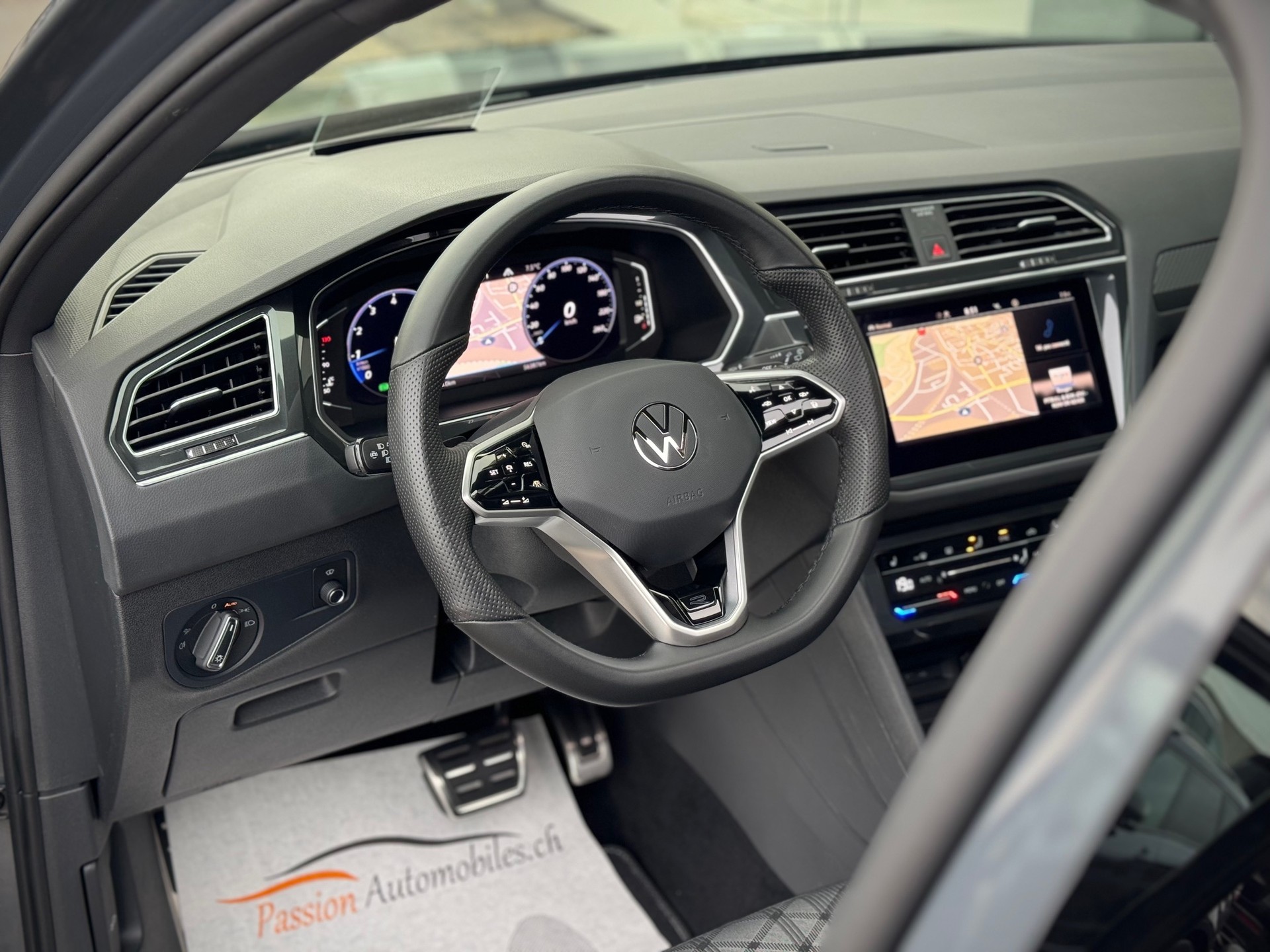 VW Tiguan 2.0TSI R-Line 4Motion DSG - Véhicule Suisse (CH)-image-3