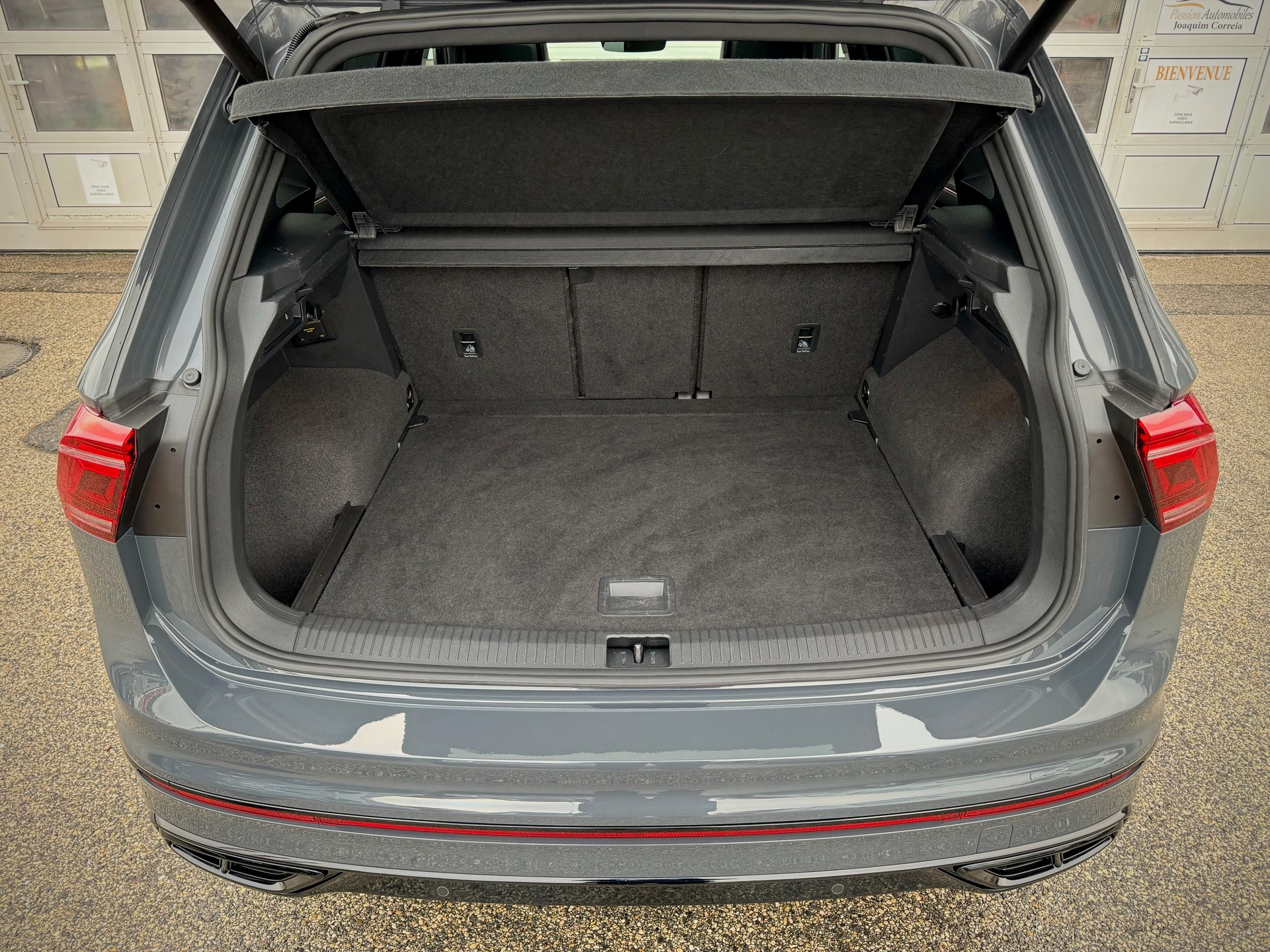 VW Tiguan 2.0TSI R-Line 4Motion DSG - Véhicule Suisse (CH)-image-13