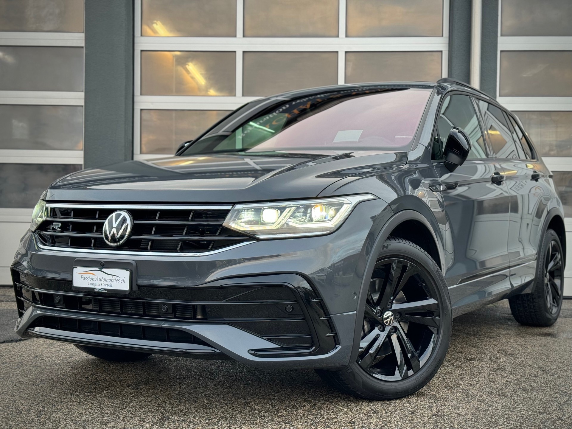 VW Tiguan 2.0TSI R-Line 4Motion DSG - Véhicule Suisse (CH)
