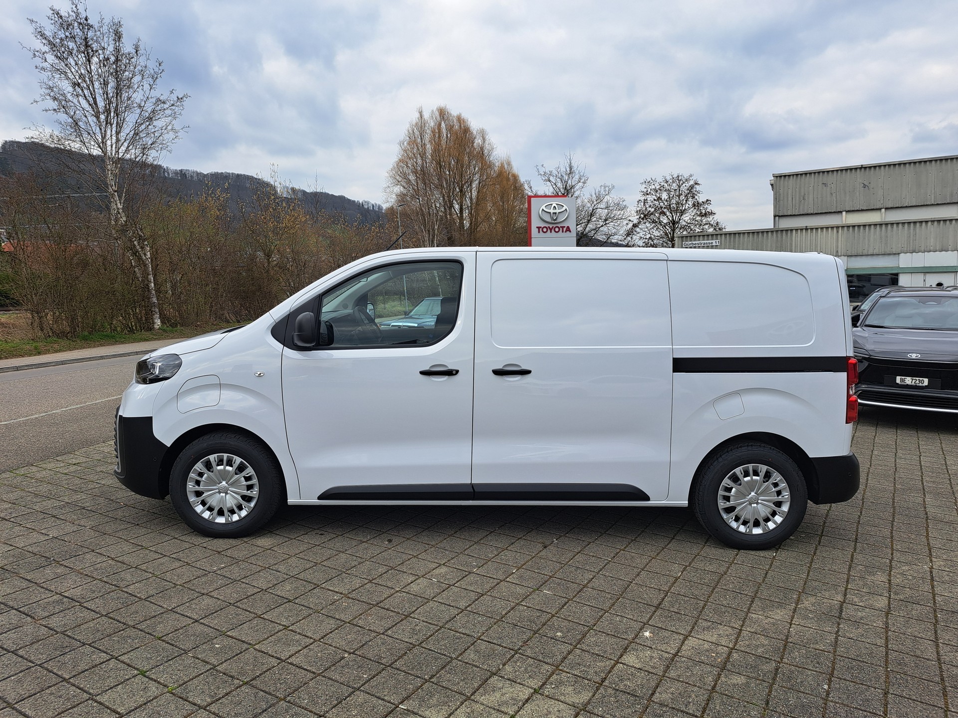 TOYOTA Proace EV 75kWh Medium Advanced-image-9