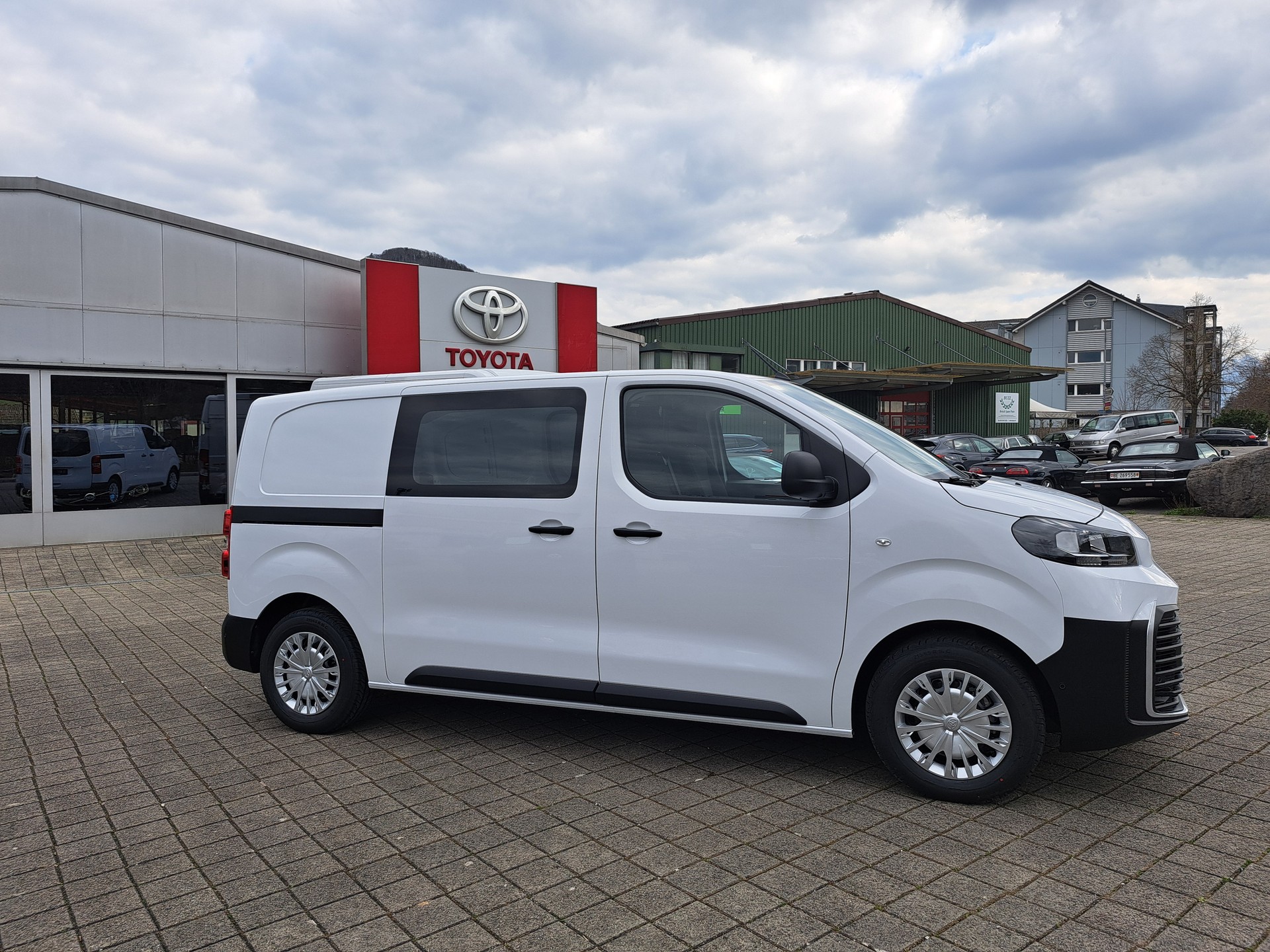 TOYOTA Proace EV 75kWh Medium Advanced-image-2