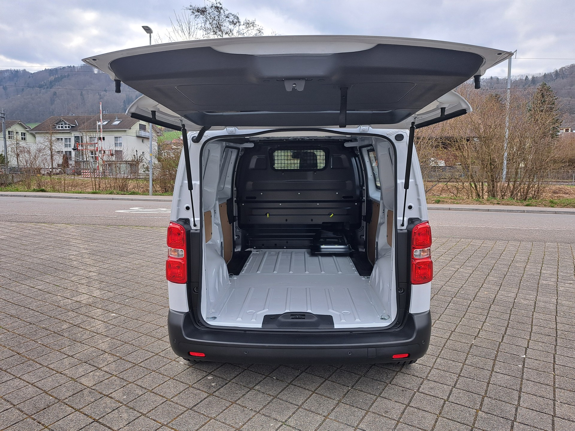 TOYOTA Proace EV 75kWh Medium Advanced-image-7